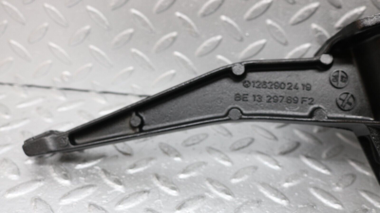 37242 Mercedes-Benz C126 420SEC Coupe Brake Pedal Bracket 1262902419