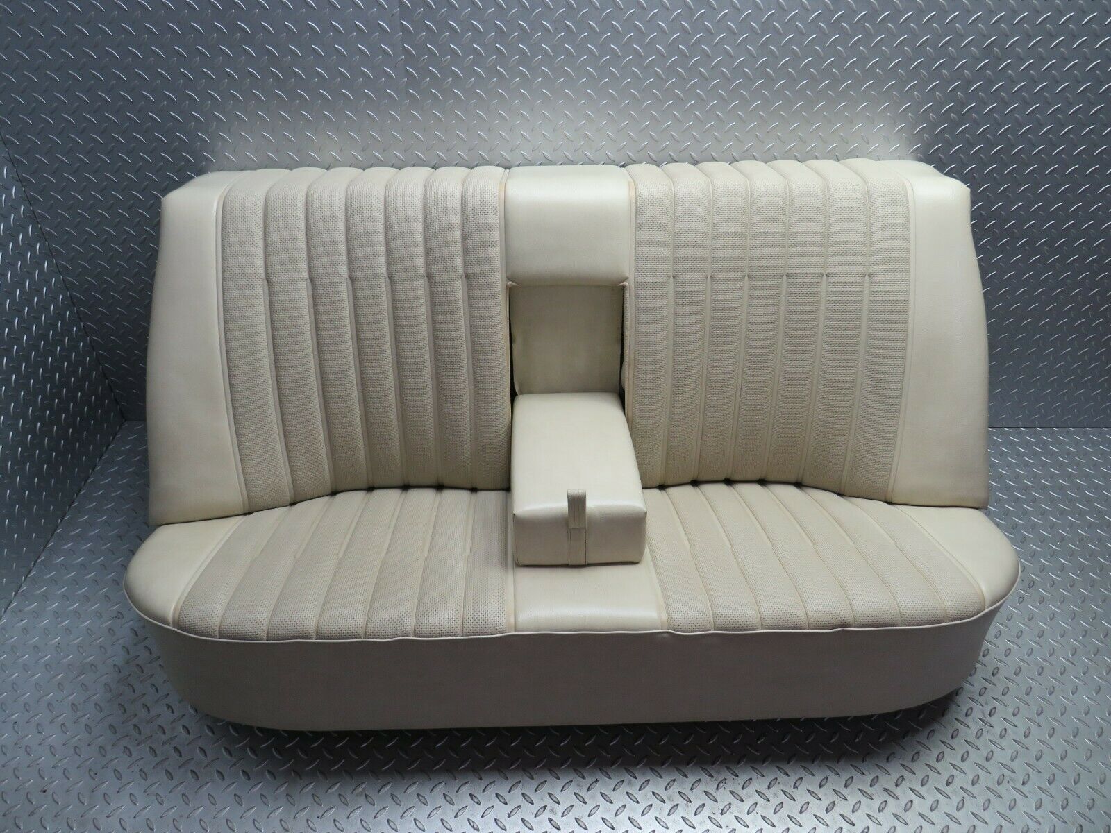 23430 Mercedes-Benz W114 280E Rear Seat Cream Leather