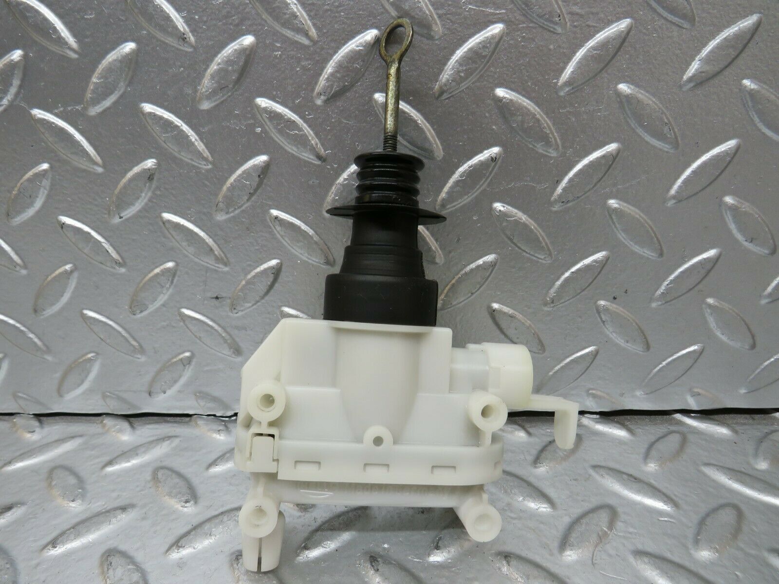 24251 Mercedes-Benz S124 220TE Door Lock Vacuum Actuator Hella Front Right