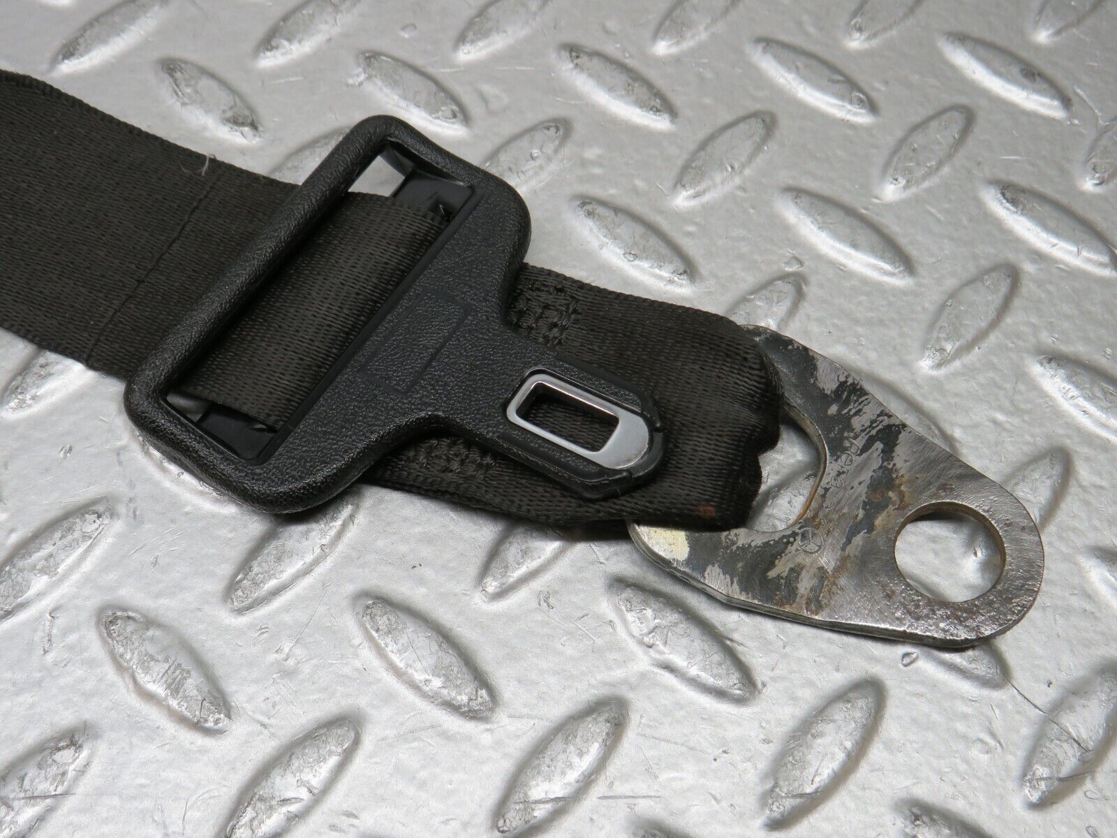 28634 Mercedes-Benz W123 280E Front Right Seat Belt 1238602686