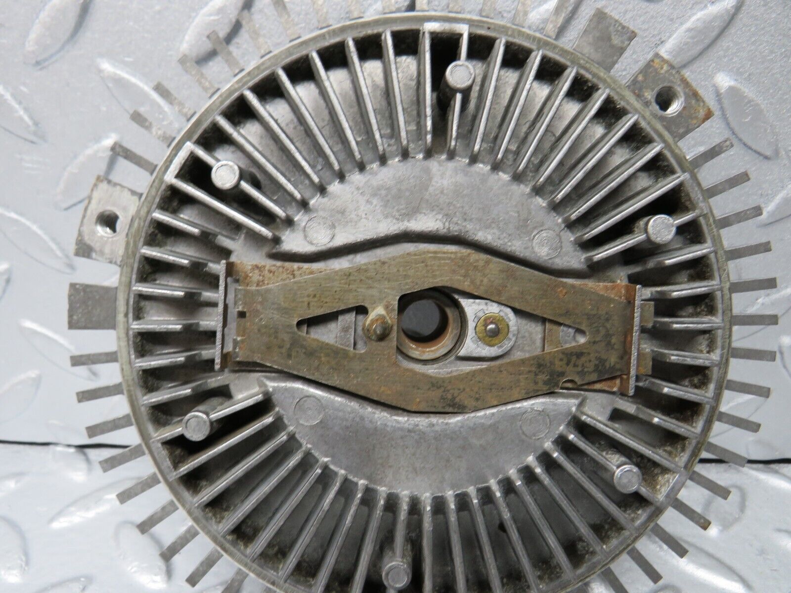 38052 Mercedes-Benz A124 320E Cabriolet Engine Cooling Fan Clutch