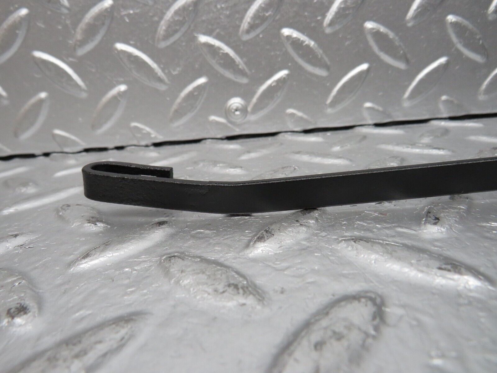 31161 Mercedes-Benz W123 200D Wiper Arm Bosch Left Side