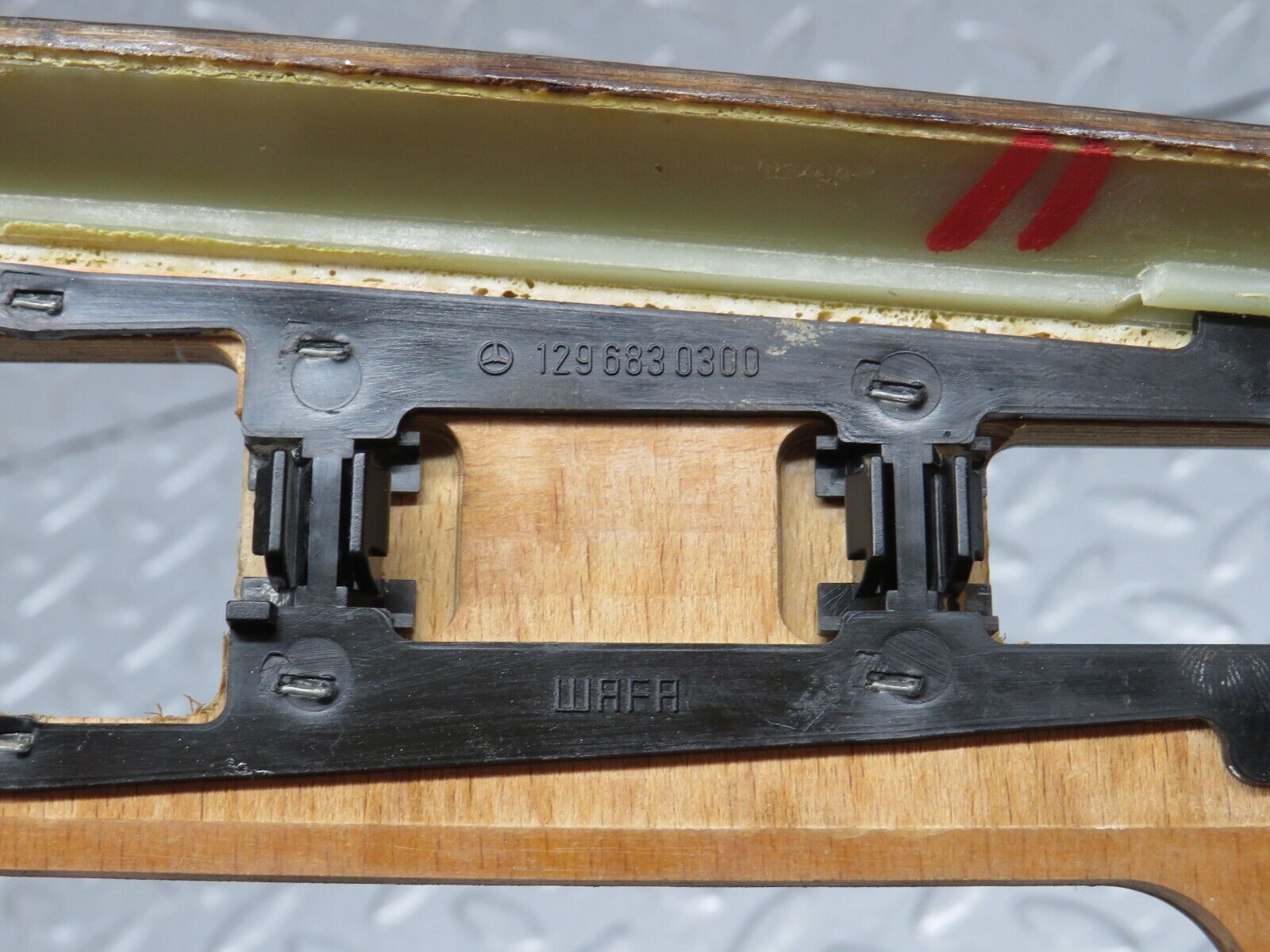 39344 Mercedes-Benz R129 320SL Coupe Centre Console Wood Panel 1296830300