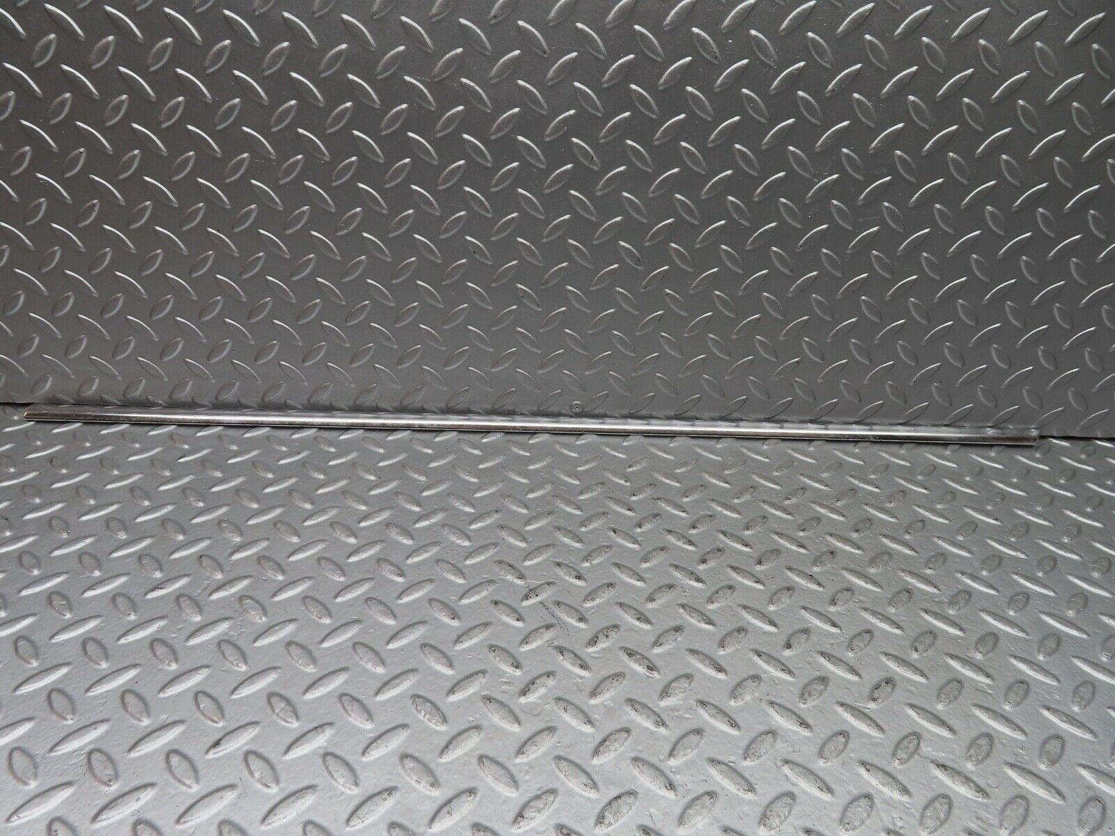 21040 Mercedes-Benz W123 230E Front Left Door Chrome Moulding Trim