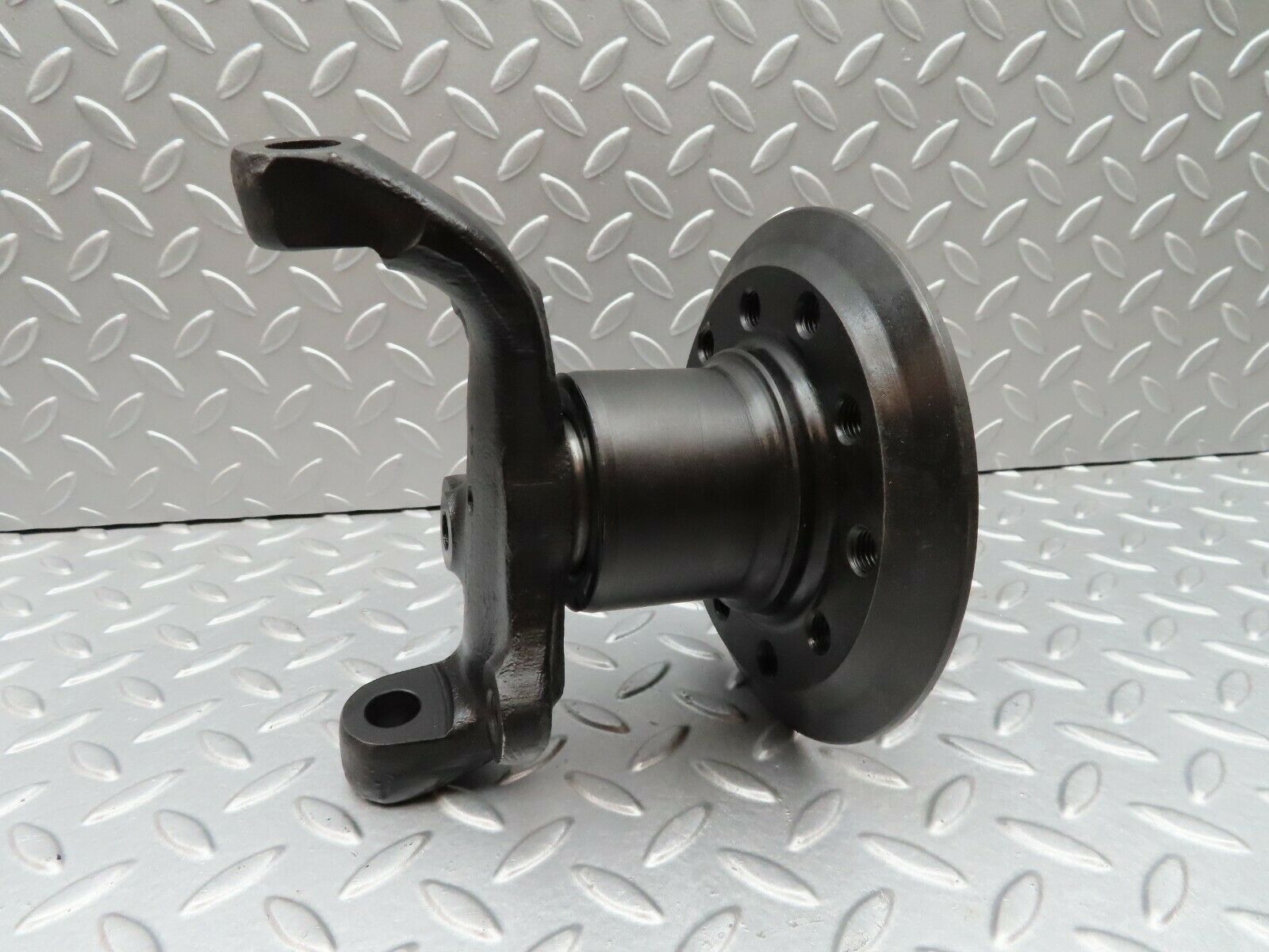 3427 Mercedes-Benz W115 220D Front Left Wheel Hub