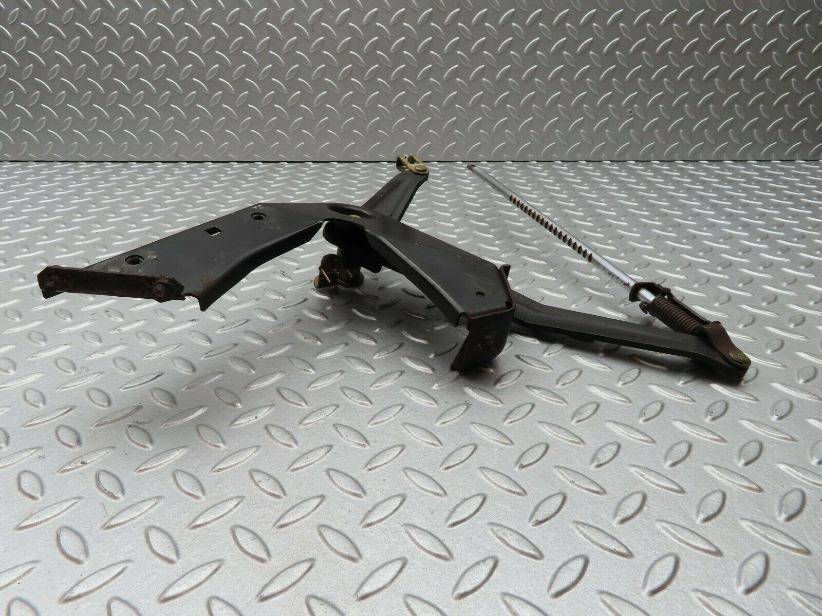 4871 Mercedes-Benz W114 280CE Coupe Handbrake Regulator