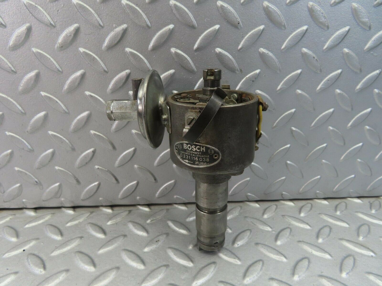 8383 Mercedes-Benz W105 Ignition Distributor 0231116038