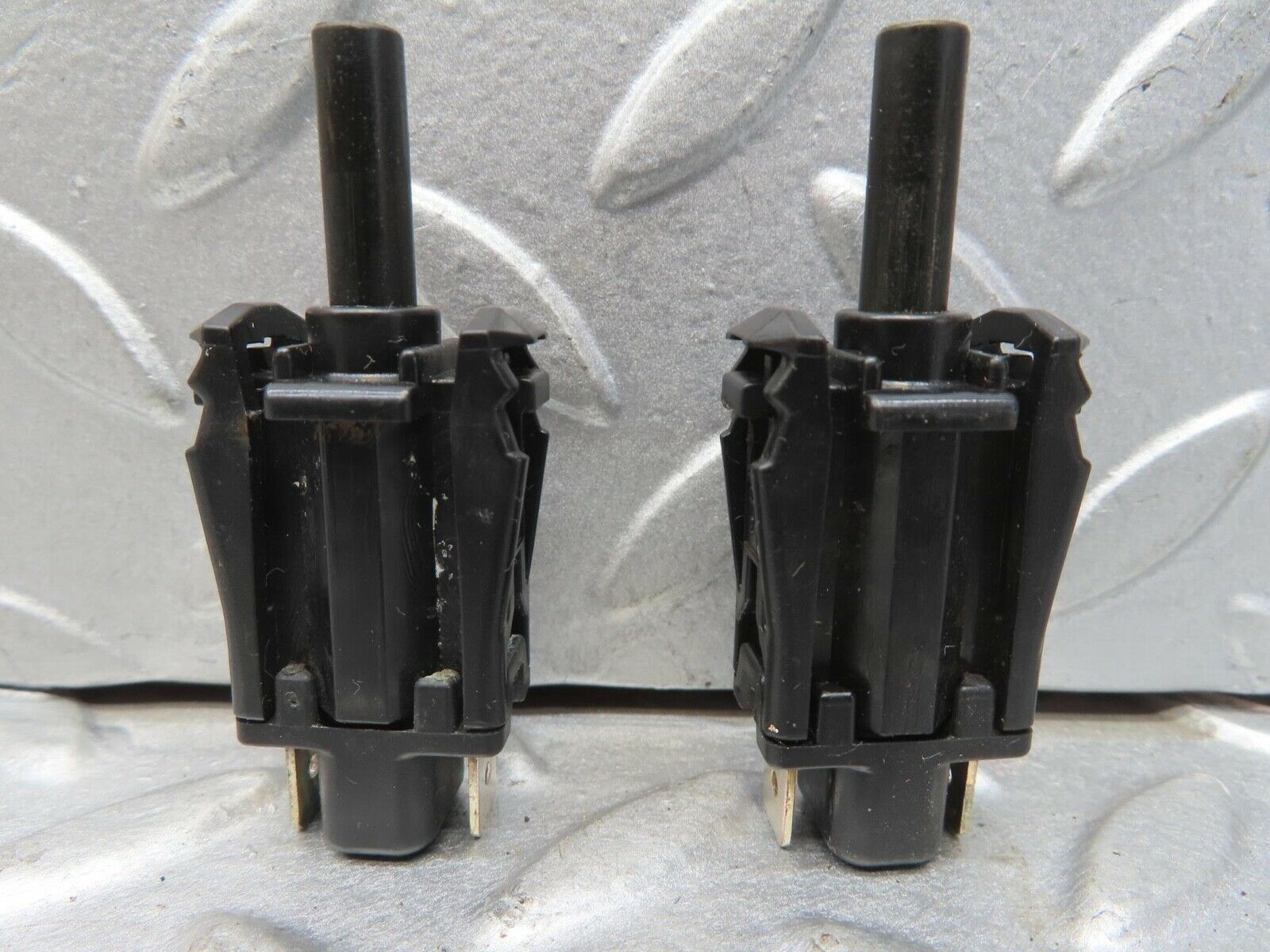 13687 Mercedes-Benz W123 200 Door Contact Switch Pair 0015458714