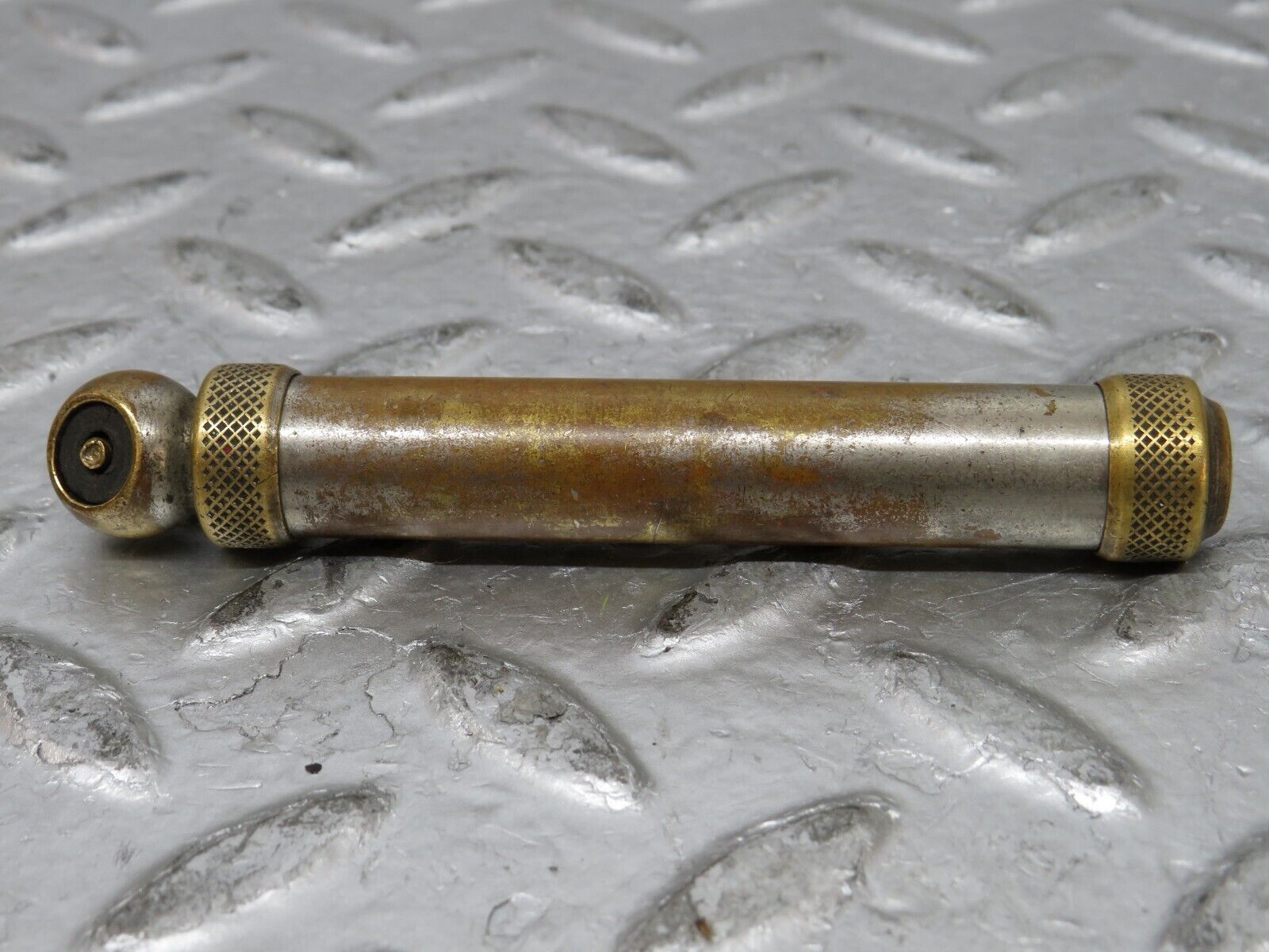 27021 Mercedes-Benz Tyre Pressure Gauge