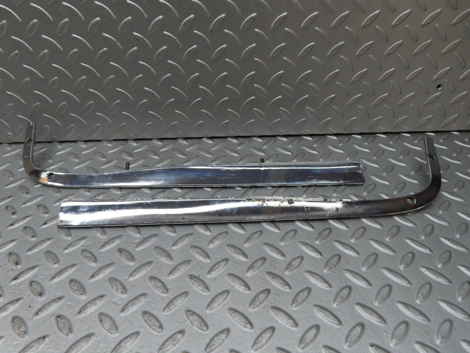 17618 Mercedes-Benz W116 450SEL Trunk Lid Chrome Moulding Trim Pair