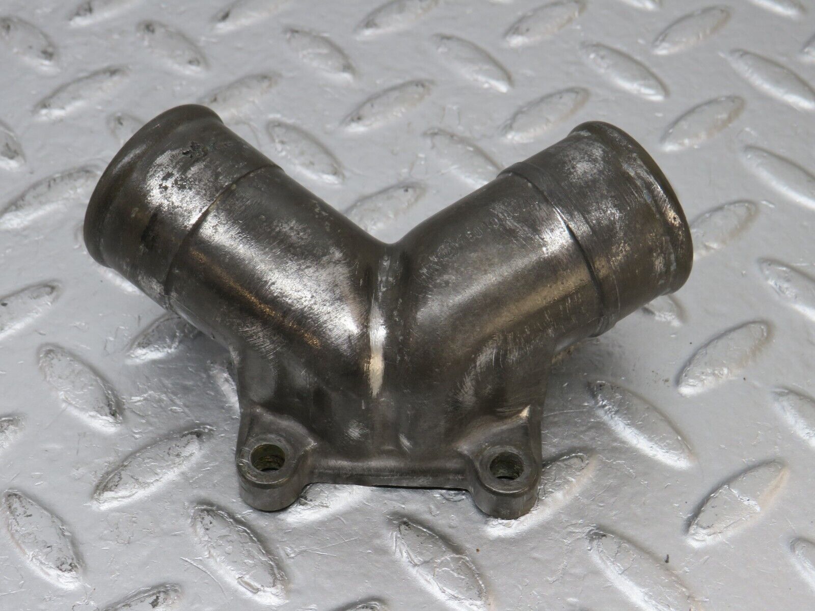 34489 Mercedes-Benz C126 380SEC Water Pump Flange 1172010103