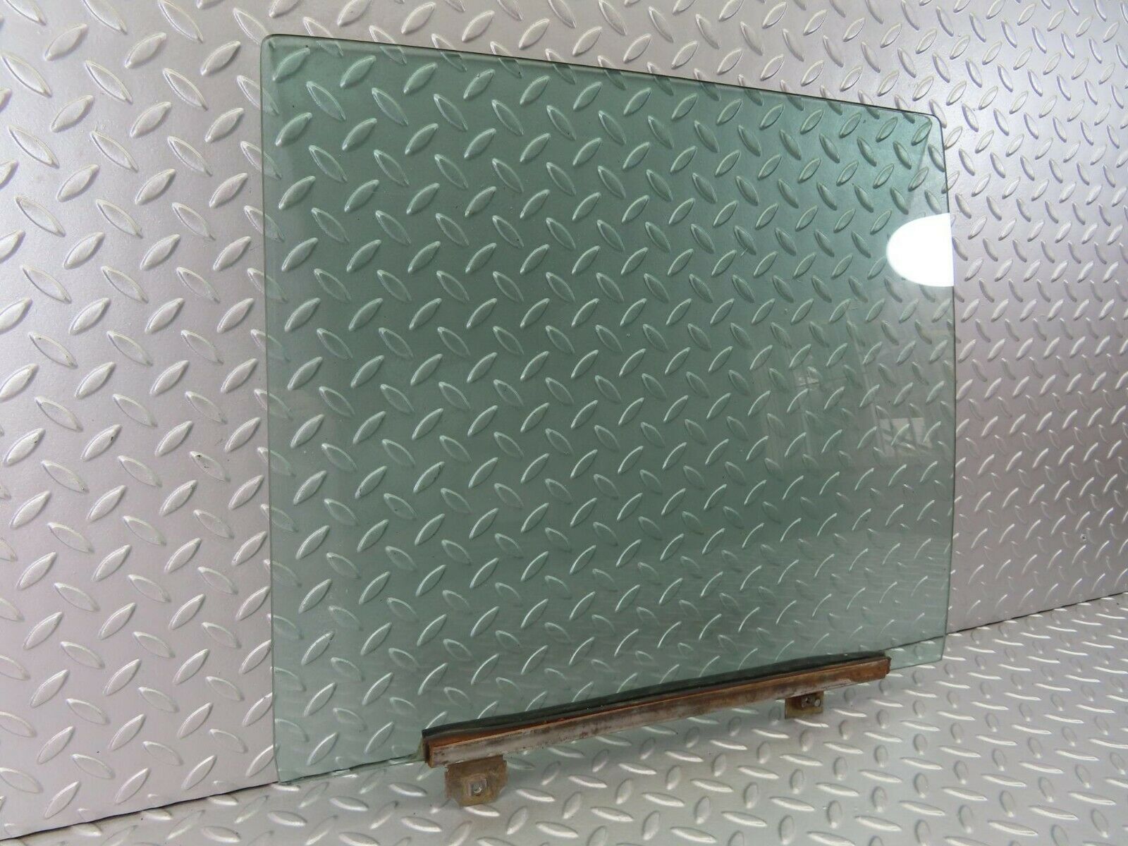 7298 Mercedes-Benz W116 450SE Rear Right Door Window Glass