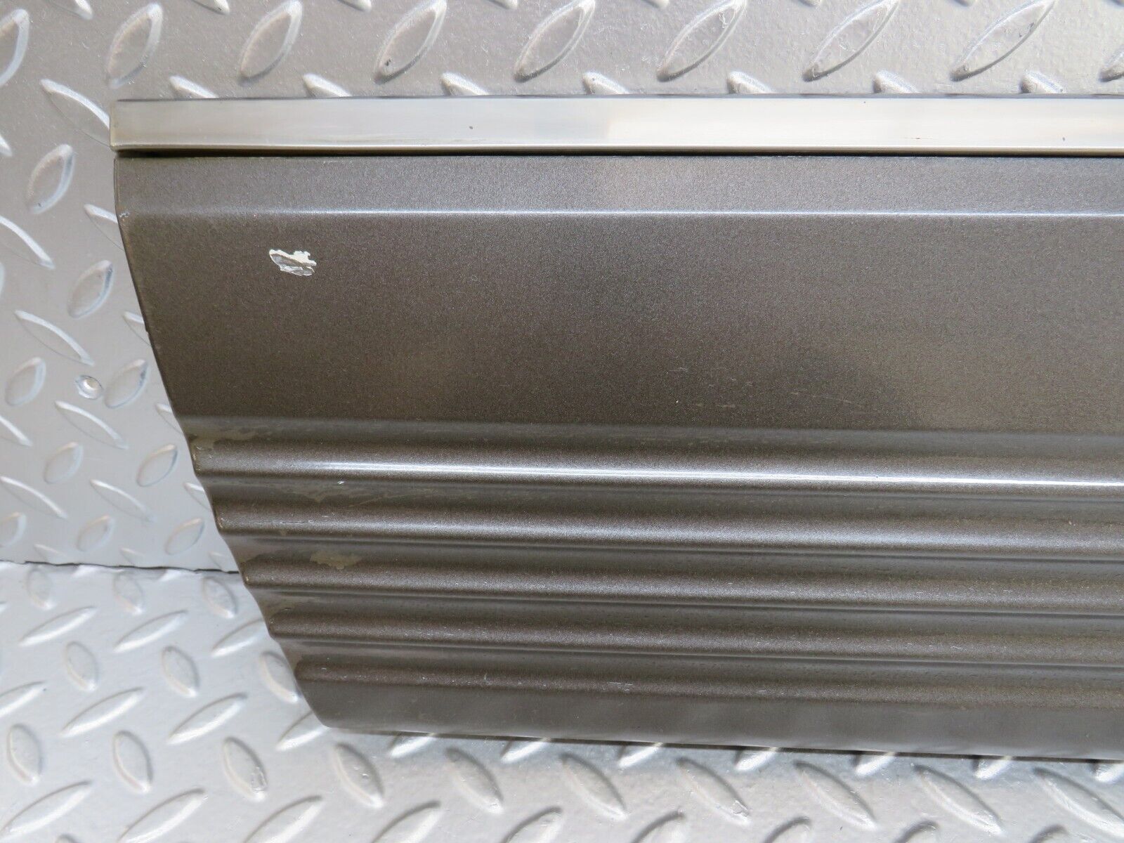 34267 Mercedes-Benz C126 380SEC Coupe Left Door Lower Moulding Trim 1266901140