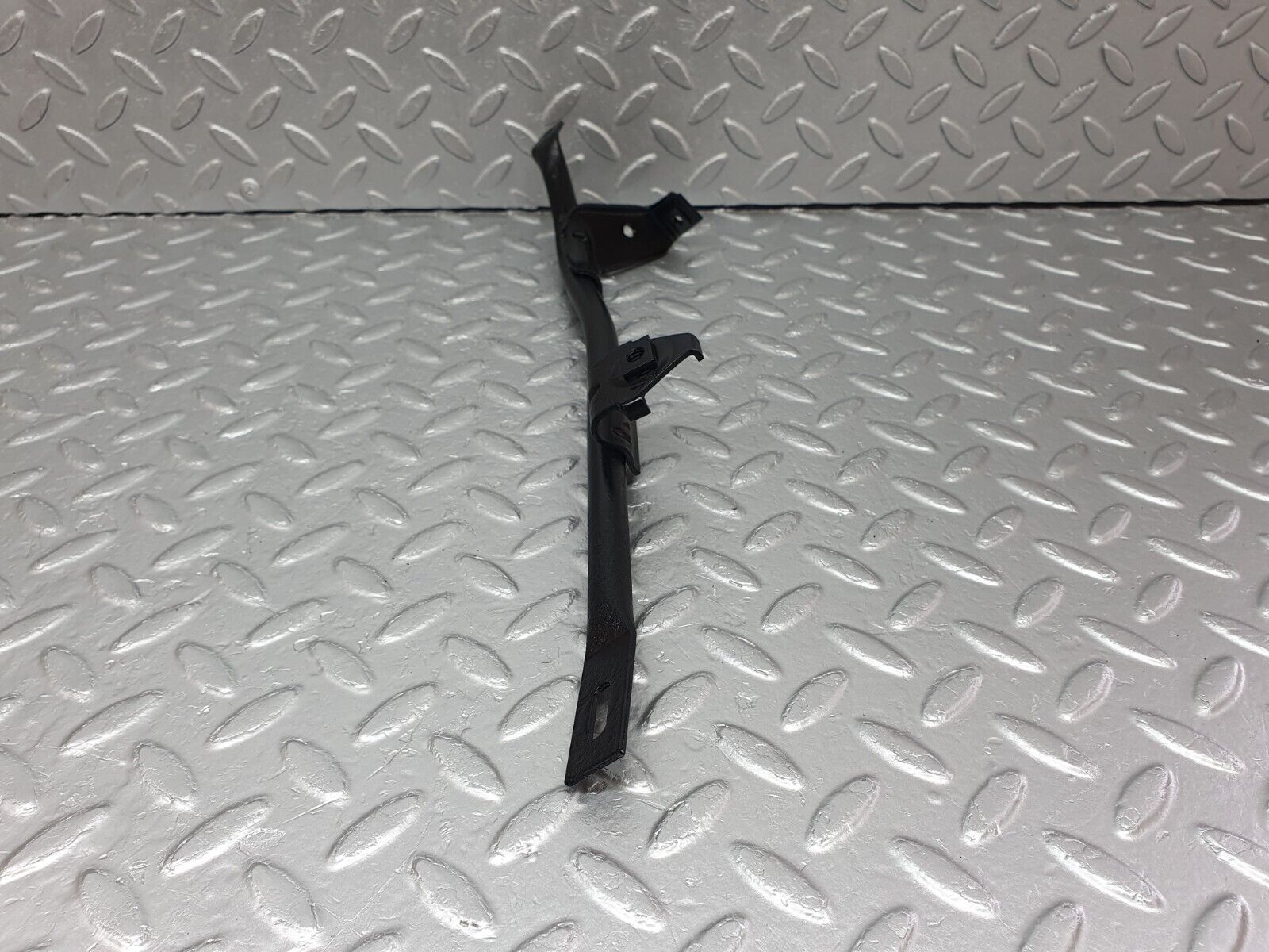 41507 Mercedes-Benz W124 200E Horn Bracket