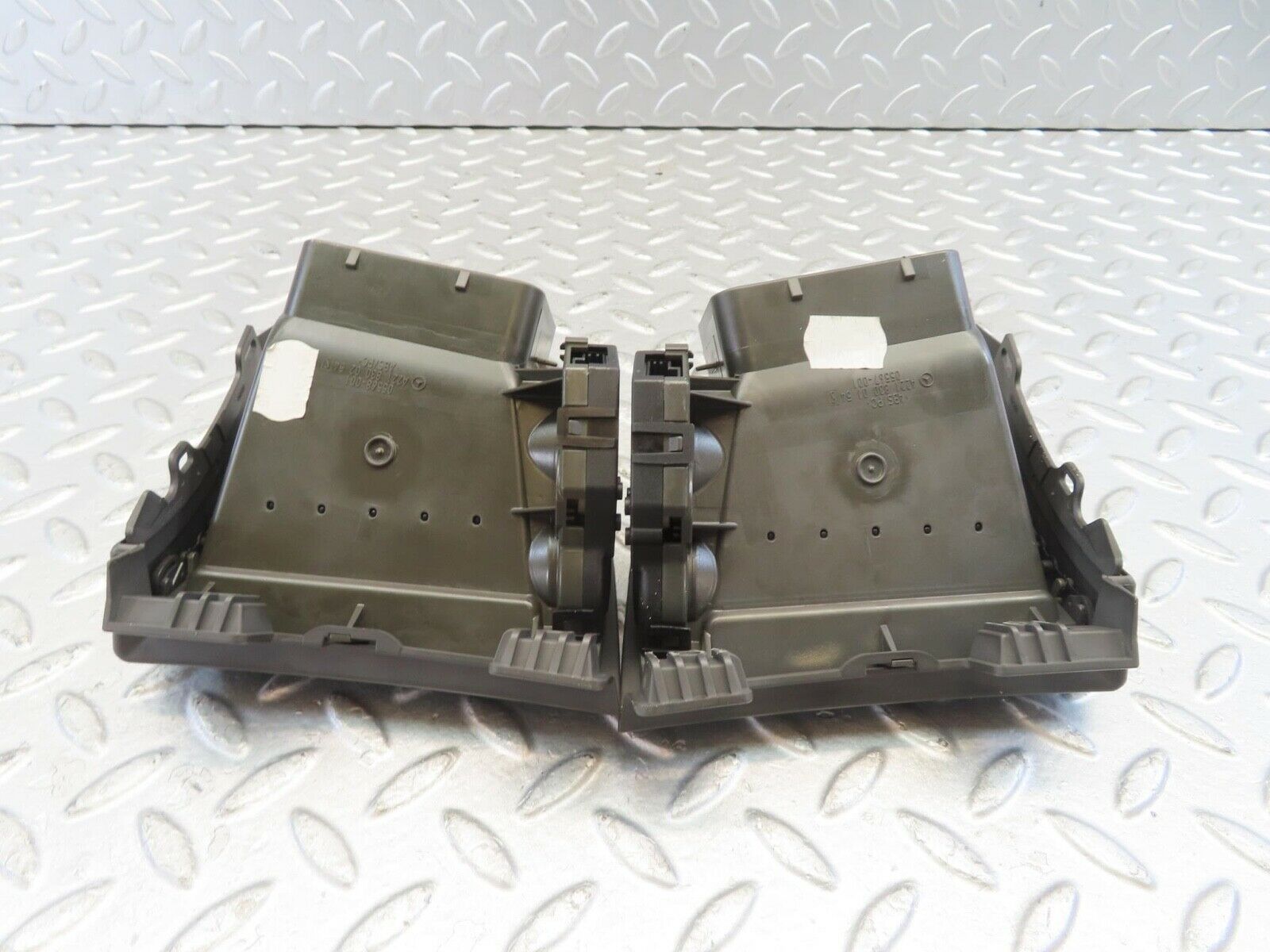 11076 Mercedes-Benz W221 S320 Dasboard Air Vents Left And Right