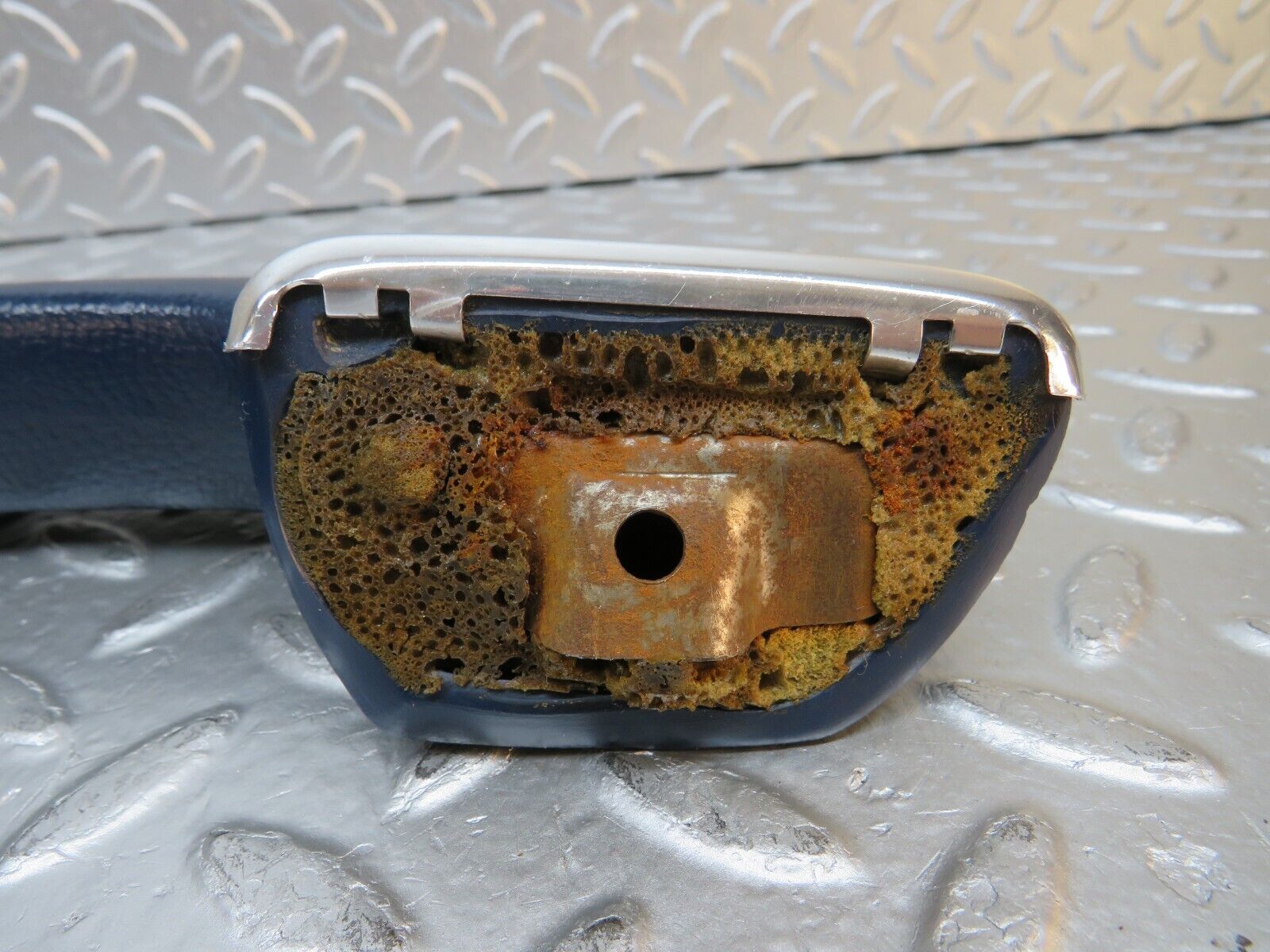 30992 Mercedes-Benz W123 200D Interior Door Handle Right 1239701201