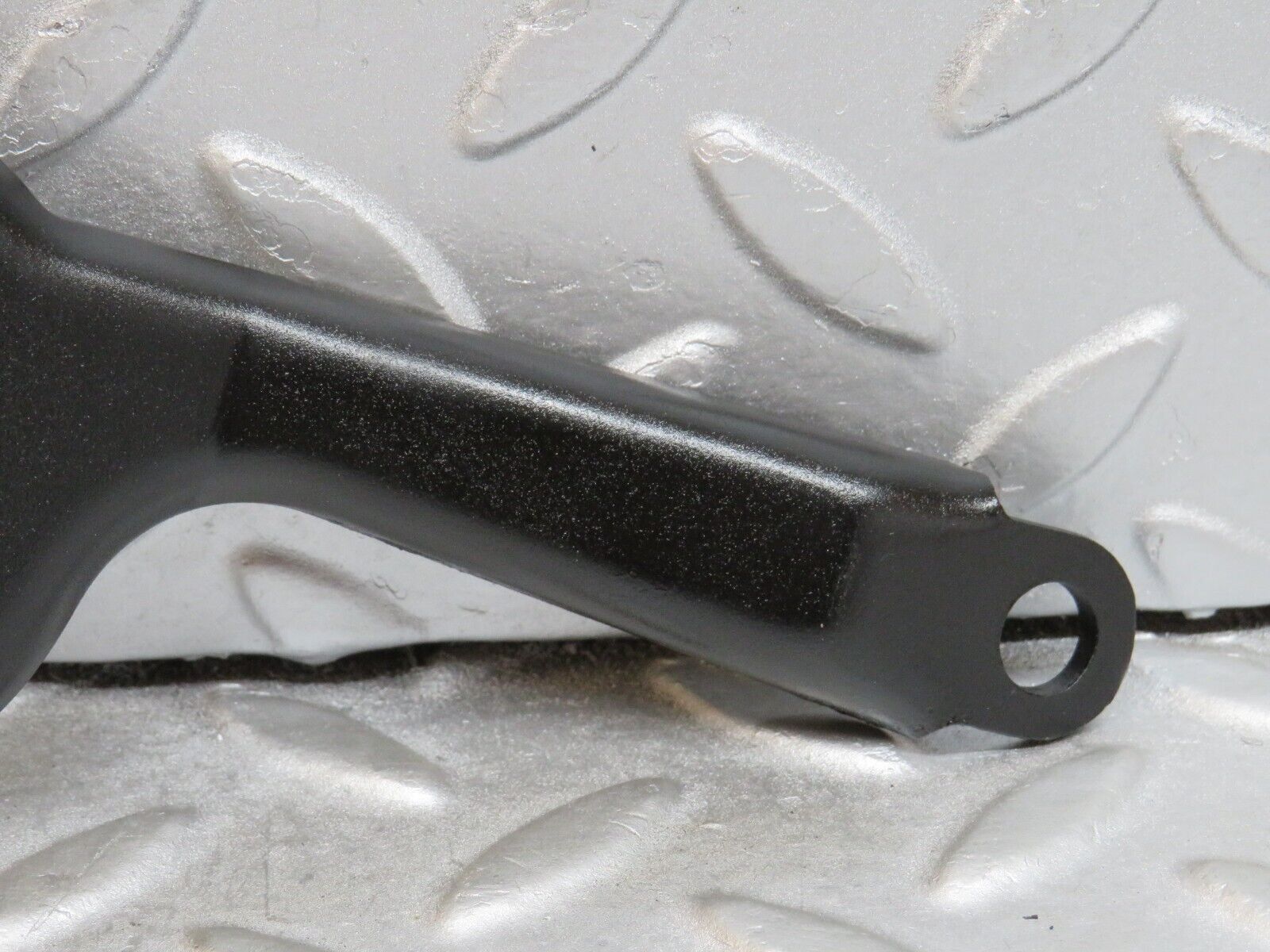 38114 Mercedes-Benz A124 320E Belt Tensioner Strut Bracket 1042020040