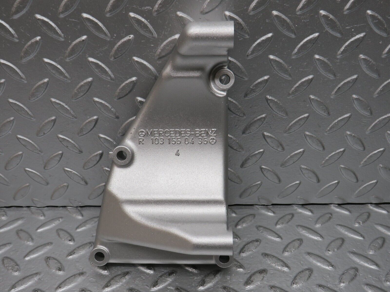 32663 Mercedes-Benz S124 300TE Wagon Alternator Generator Bracket 1031550435