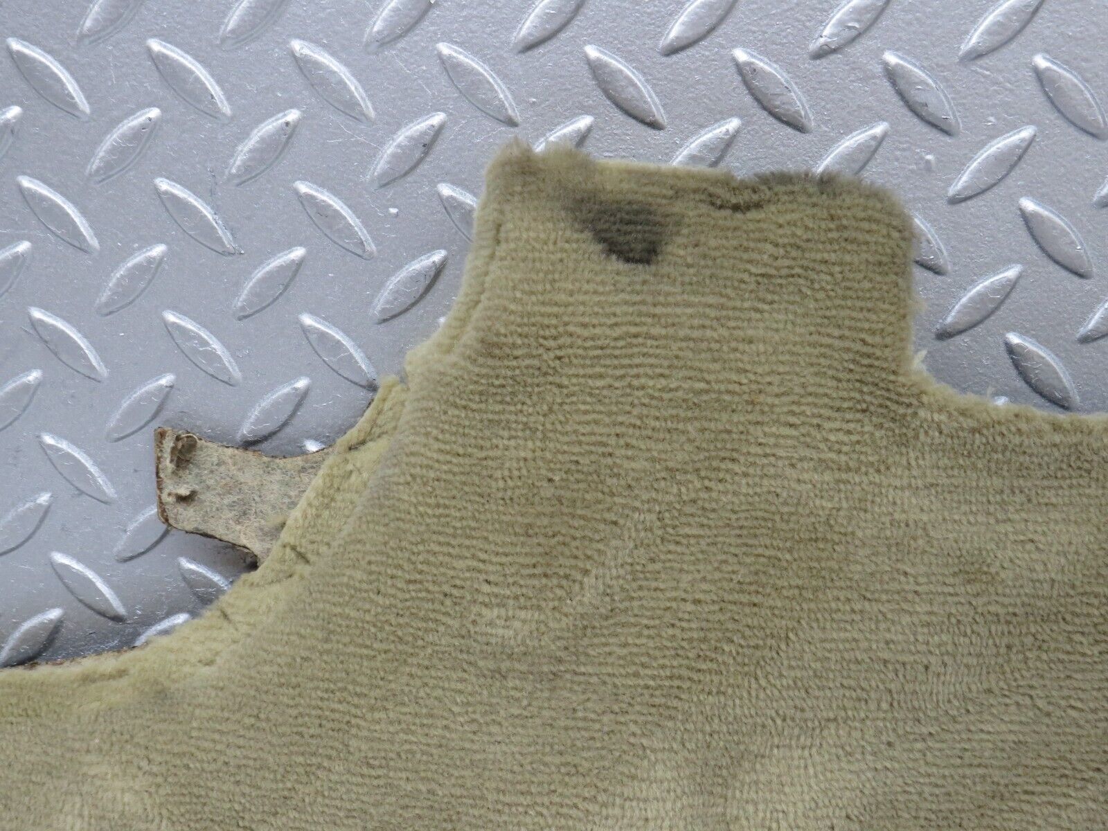 36591 Mercedes-Benz W201 190E 2.0L Centre Console Carpet Right Side Beige