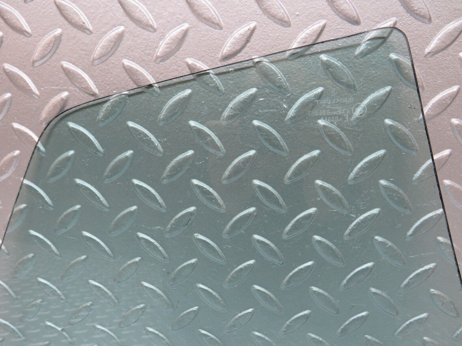 30082 Porsche 924 Rear Left Window Glass