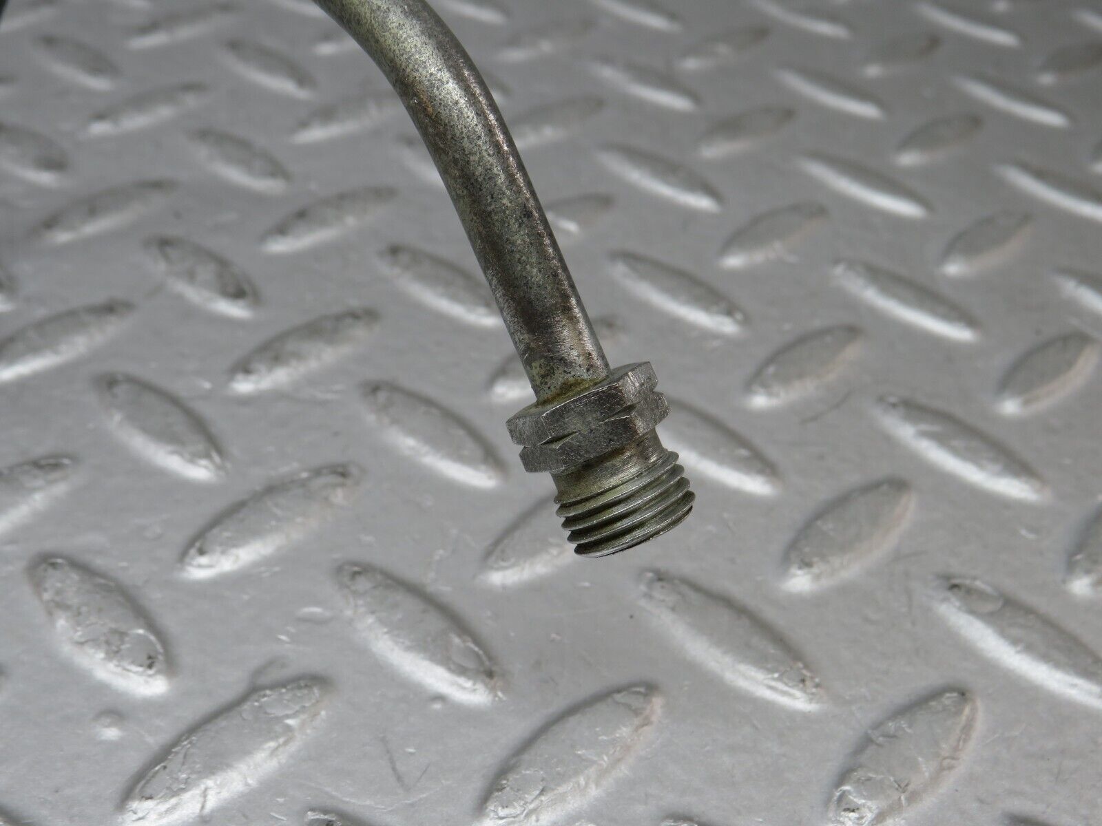 36309 Mercedes-Benz W126 420SE Oil Pipe Line