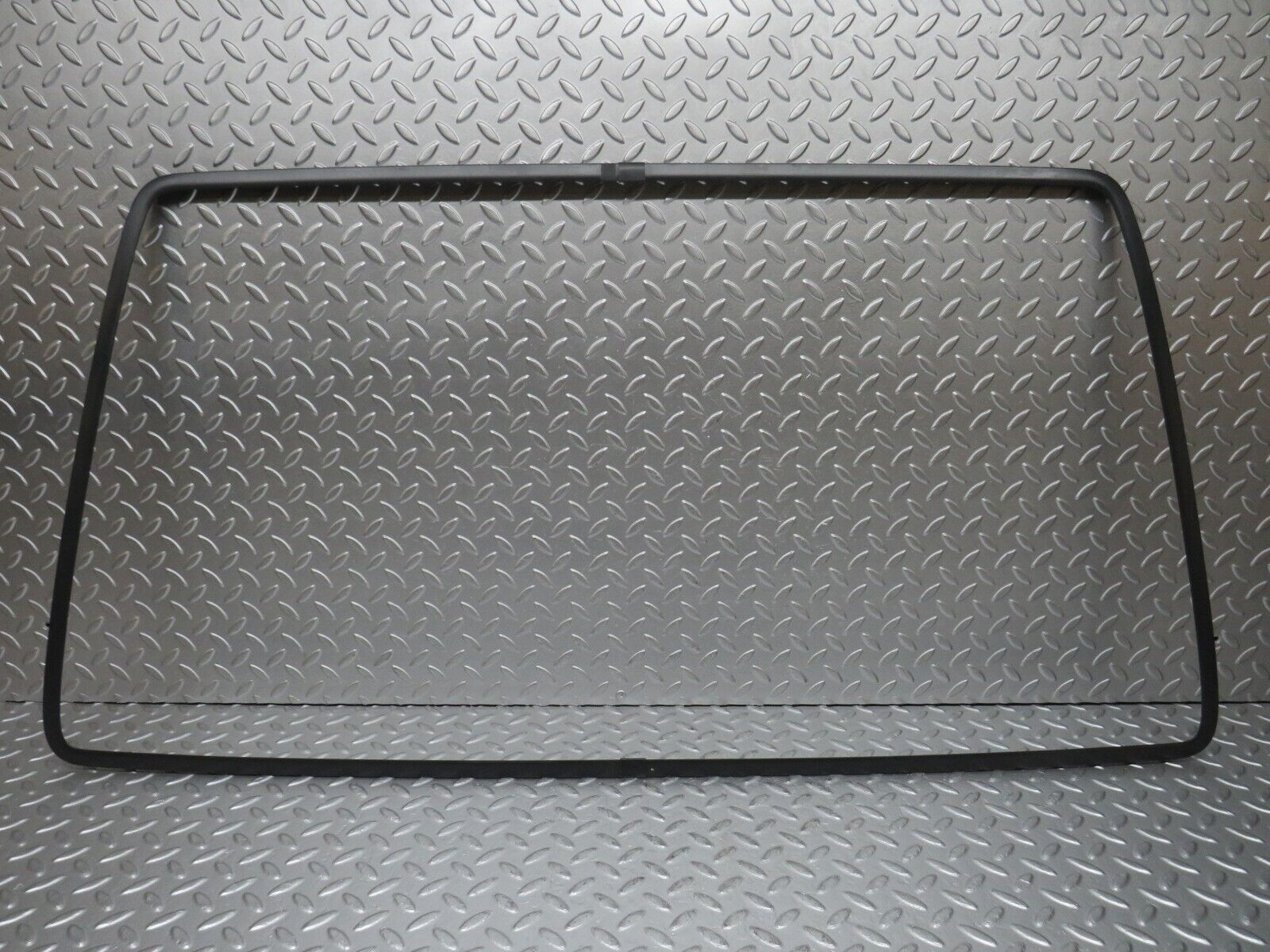 32313 Mercedes-Benz S124 300TE Wagon Tailgate Windscreen Frame