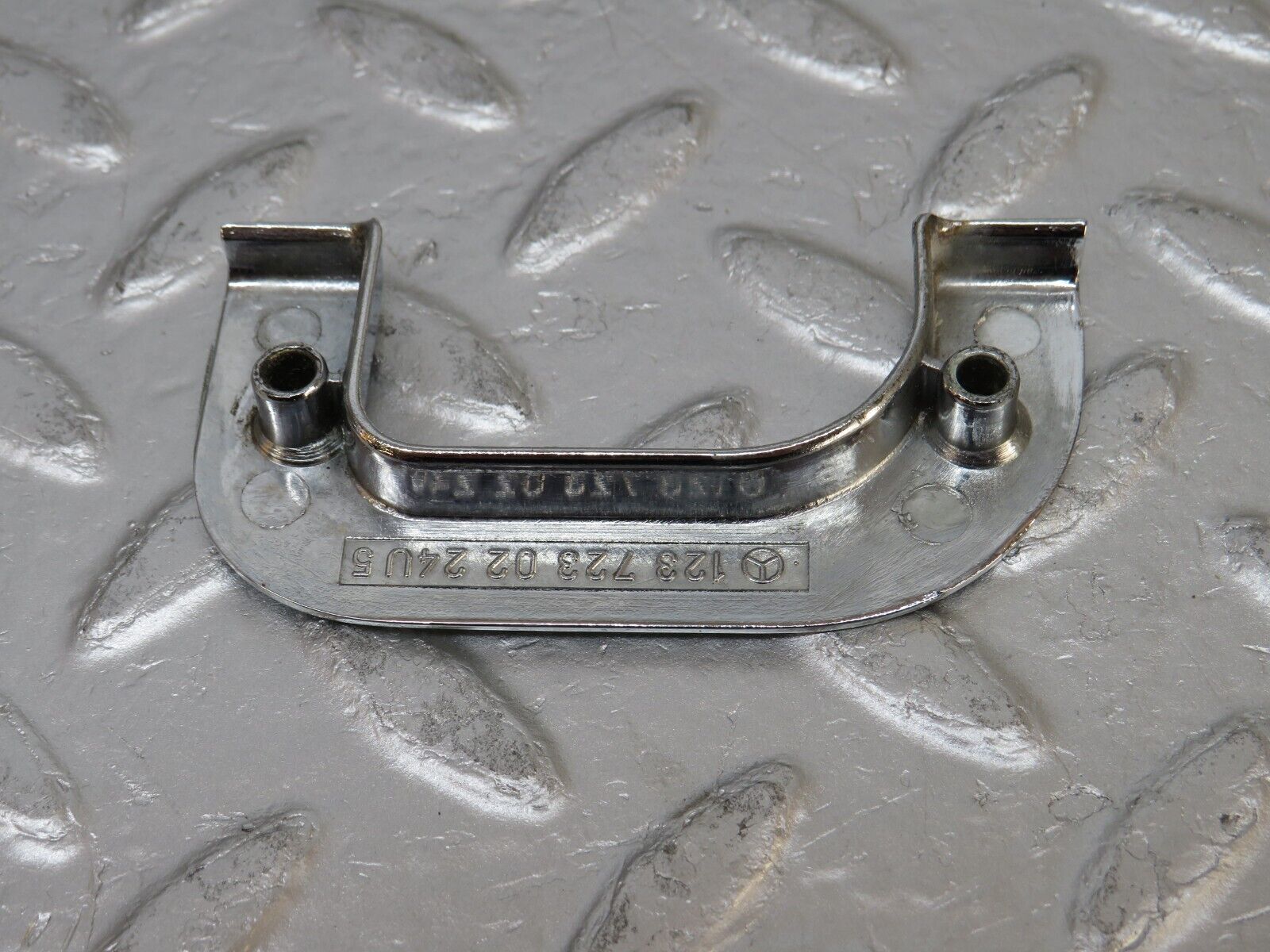 34315 Mercedes-Benz C126 380SEC Right Interior Chrome Door Latch 1237230224