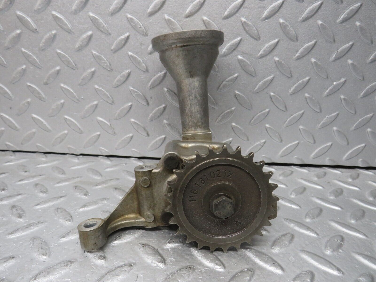 37646 Mercedes-Benz W109 300SEL Oil Pump 1161800155 1161810212