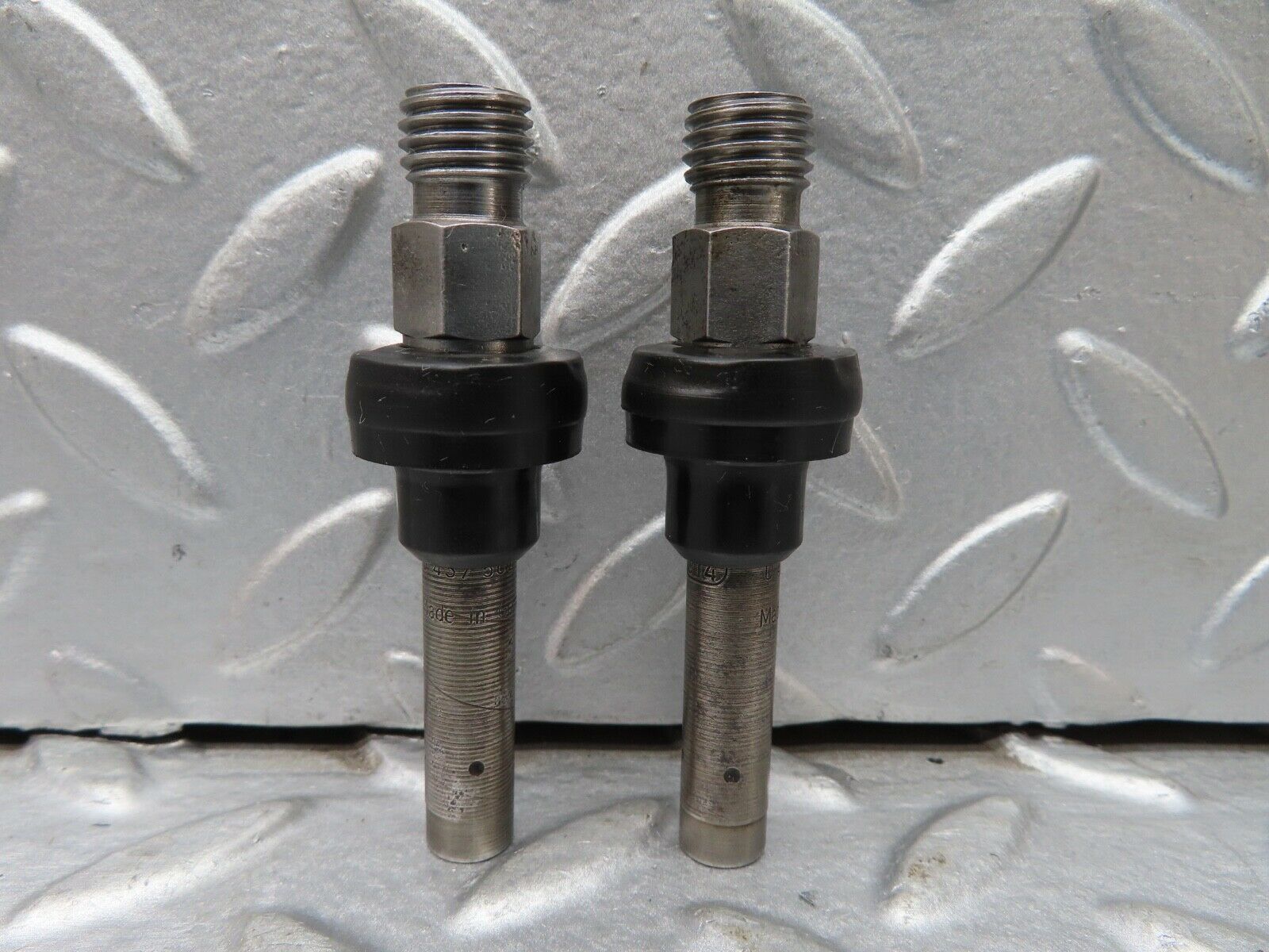 16948 Mercedes-Benz C123 280CE Coupe 2x Fuel Injectors Bosch 0437502010