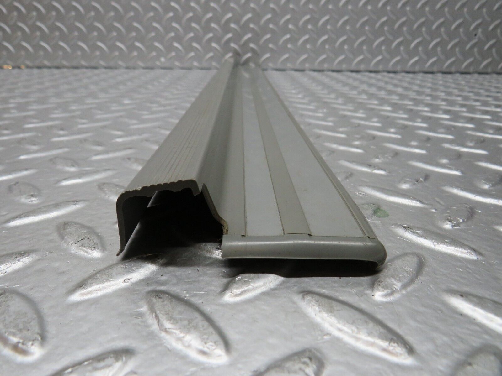 31206 Mercedes-Benz S124 220TE Wagon Front Right Door Sill Trim