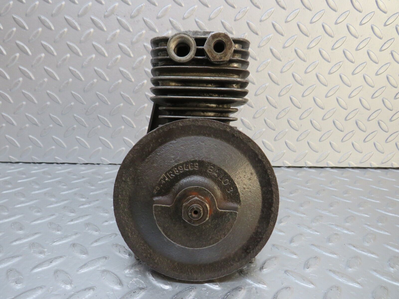 37590 Mercedes-Benz W109 300SEL Air Suspension Compressor R58543