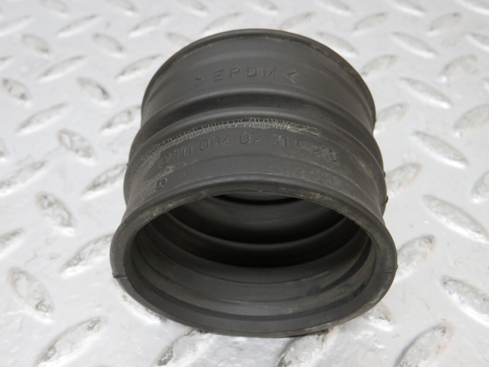 26417 Mercedes-Benz C124 220CE Coupe Air Intake Pipe 1110940291