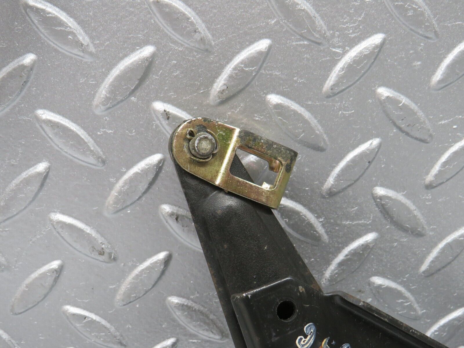 32071 Mercedes-Benz W123 230E Handbrake Regulator