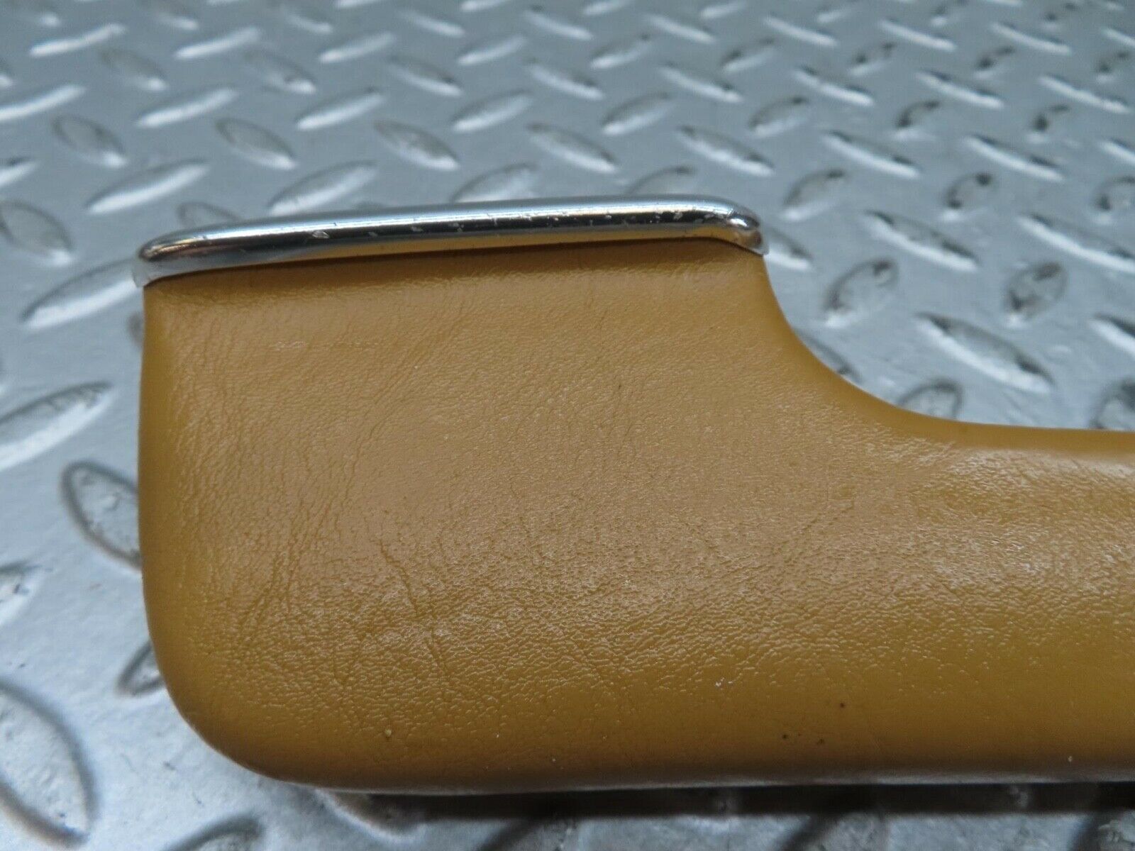 15844 Mercedes-Benz W123 280E Right Interior Door Handle Beige 1239702001