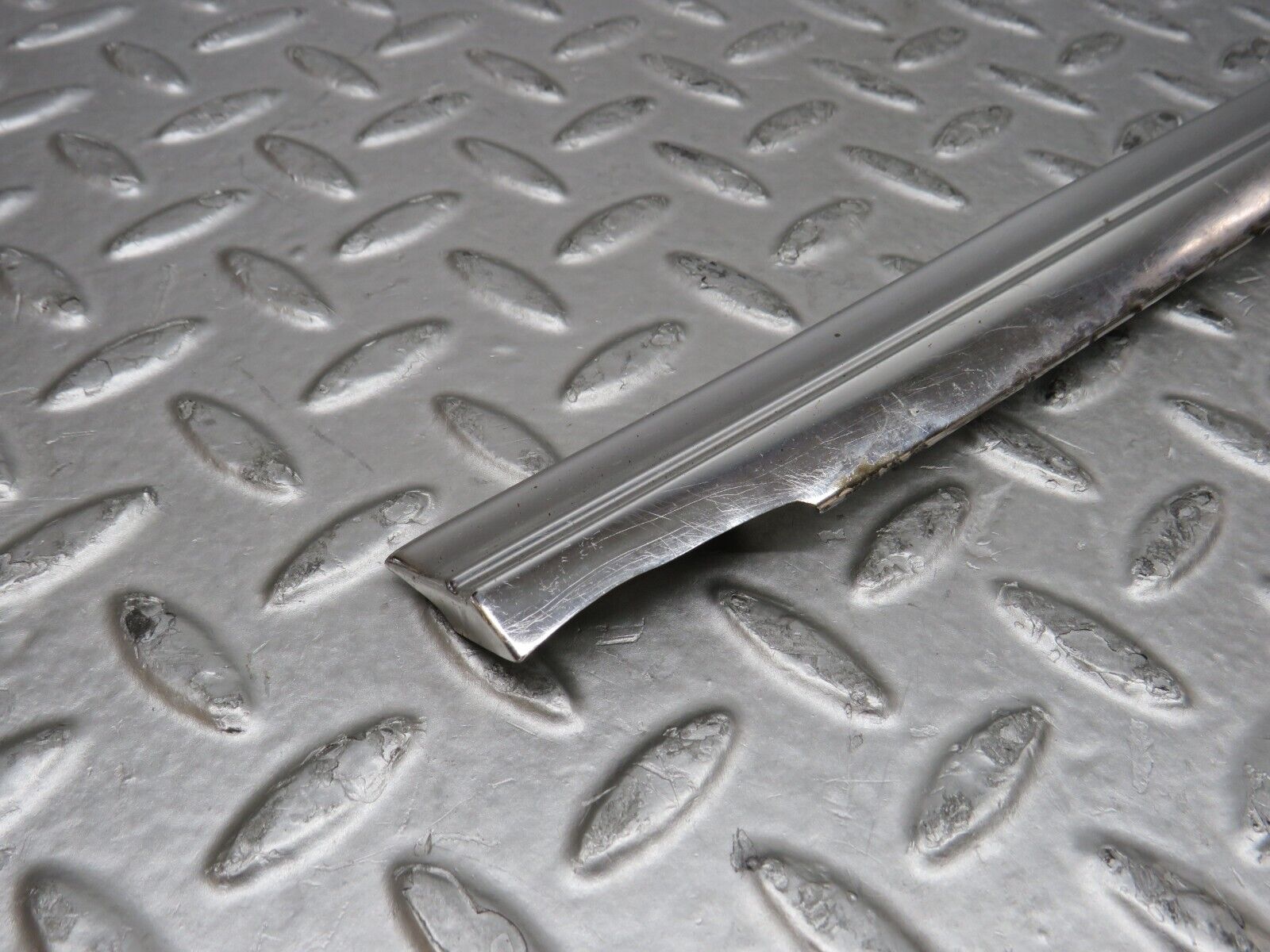 37312 Mercedes-Benz W109 300SEL Front Left Door Chrome Moulding Trim