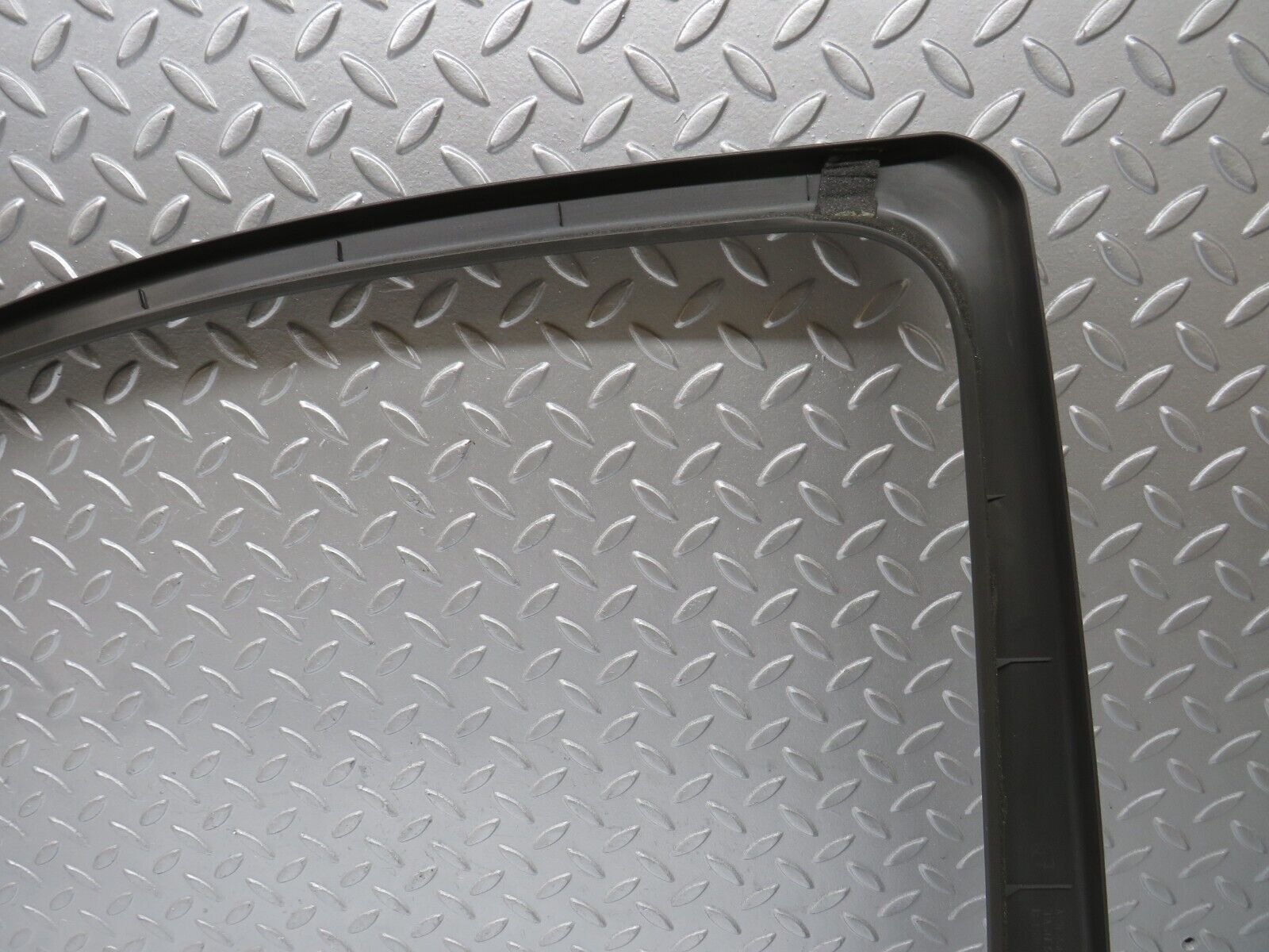 35287 Mercedes-Benz W221 Rear Right Door Window Frame Trim 2217350271