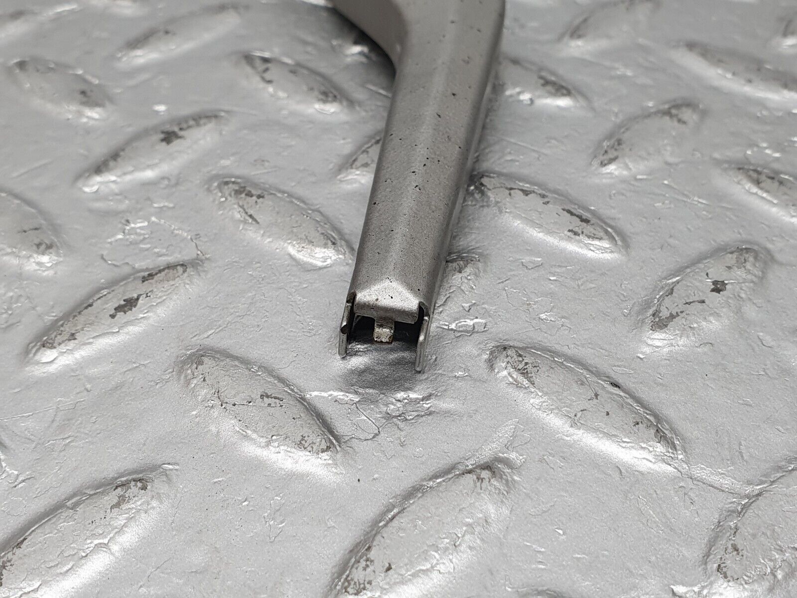 41074 Mercedes-Benz W126 300SE Headlight Wiper Arm Bosch Right Side