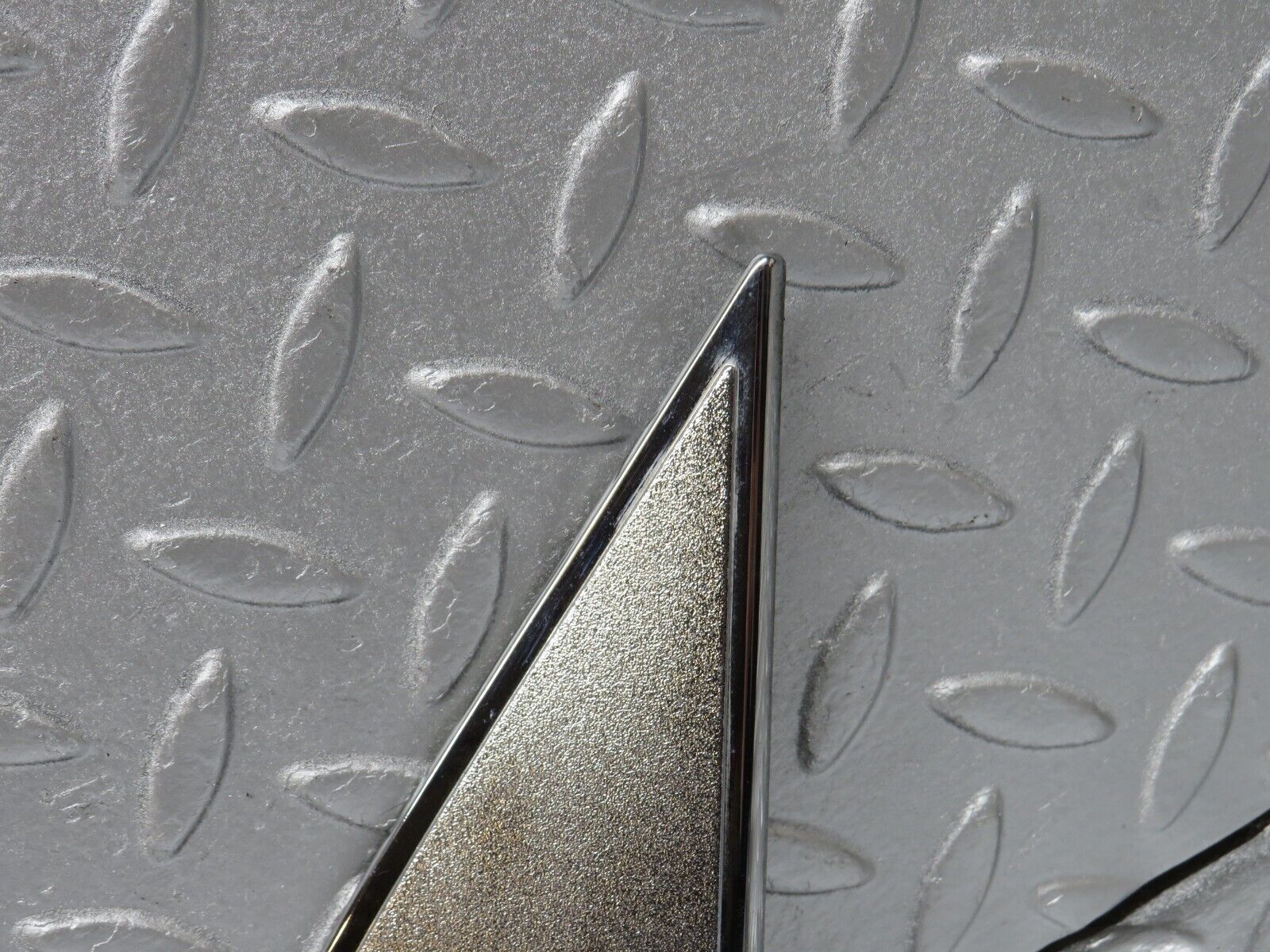 40595 Mercedes-Benz W123 300D Mirror Triangle Chrome Cover Right 1237250811