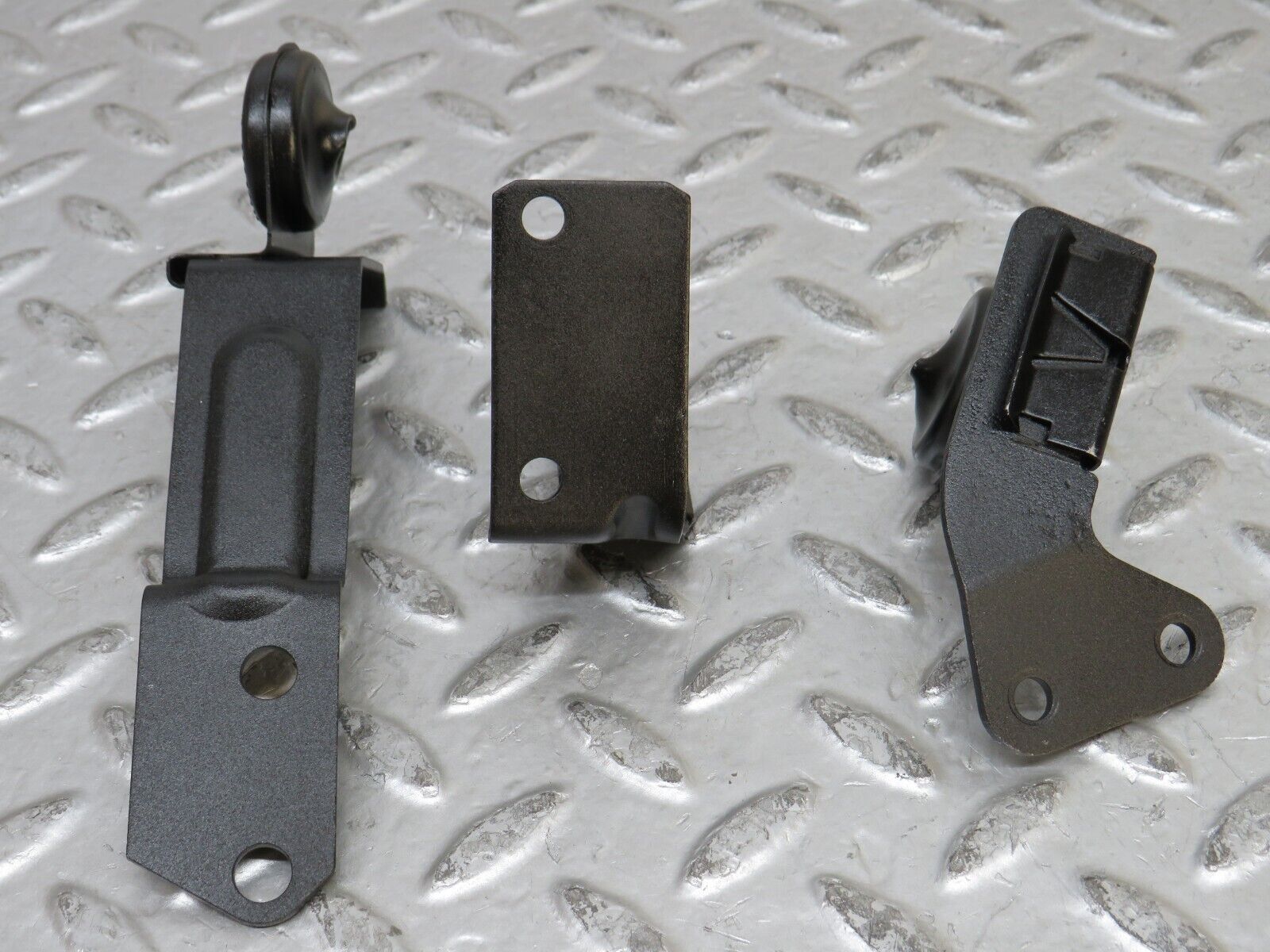 28126 Mercedes-Benz W123 280E Wire Cable Bracket 0005462937