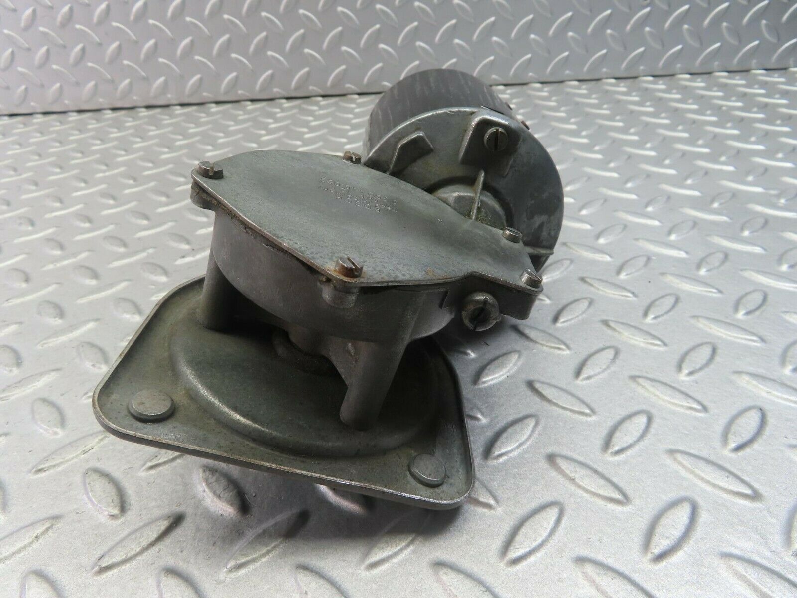 8259 Mercedes-Benz W115 Wiper Motor Bosch 0390446053