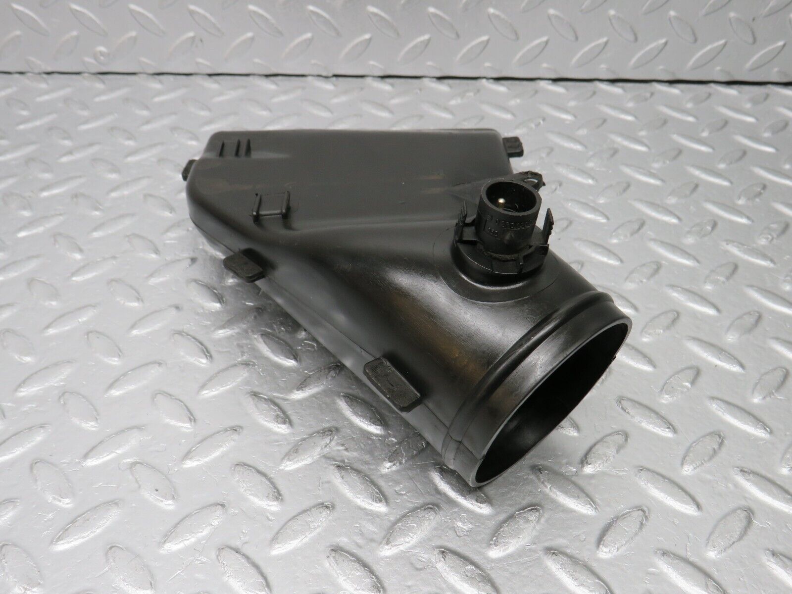 38779 Mercedes-Benz W201 190E 2.6L Air Intake Suction Pipe With Temperature Sensor 1030940511 0280130047