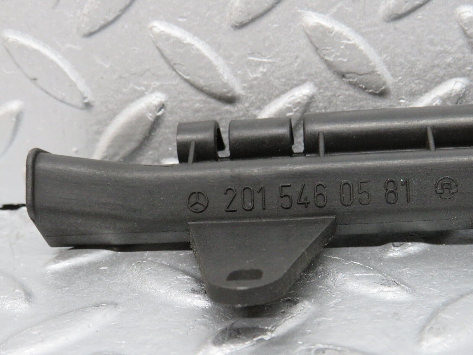 38865 Mercedes-Benz W201 190E 2.6L Starter Motor Wire Cable Bracket 2015460581