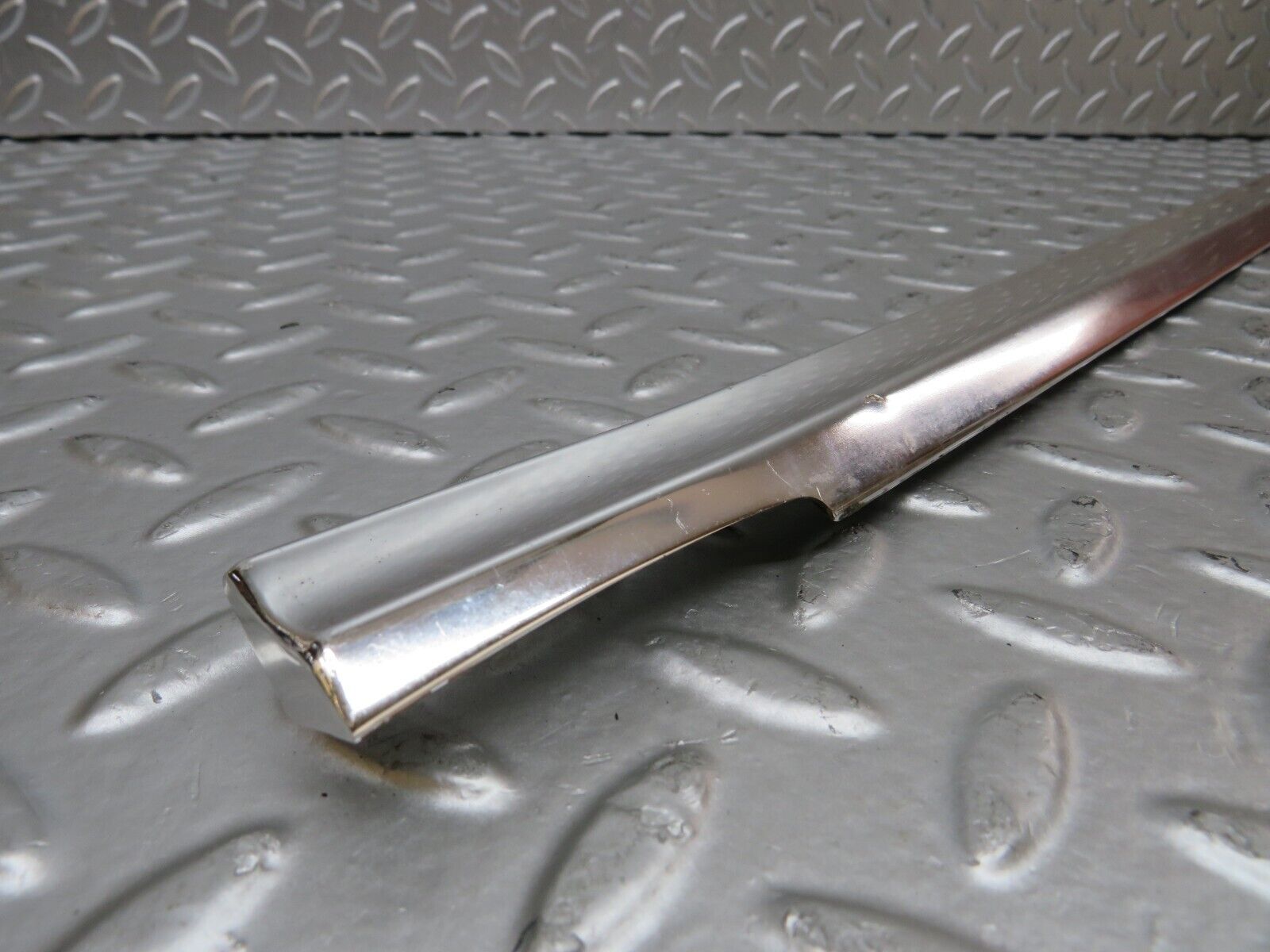 26406 Mercedes-Benz W116 450SE Front Left Door Chrome Trim