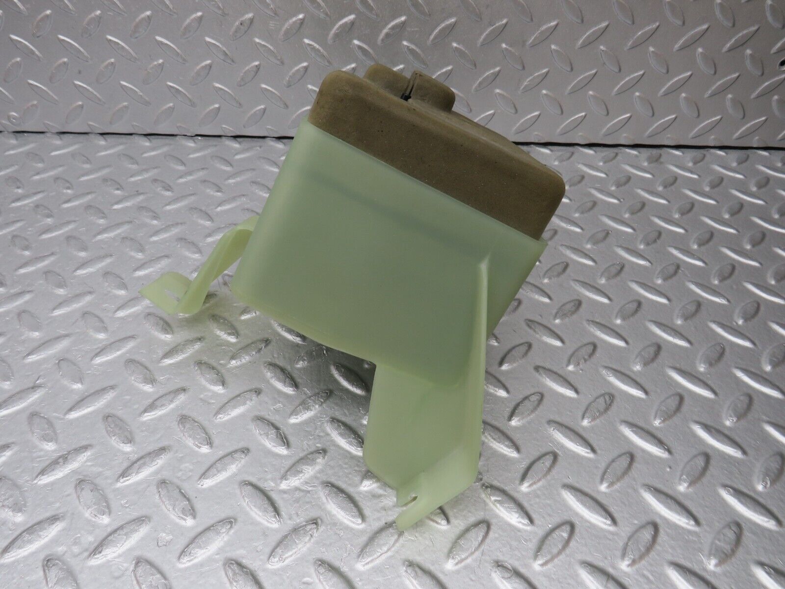 35221 Mercedes-Benz W221 Central Locking Pump 2218000248 2218000035 2218000018