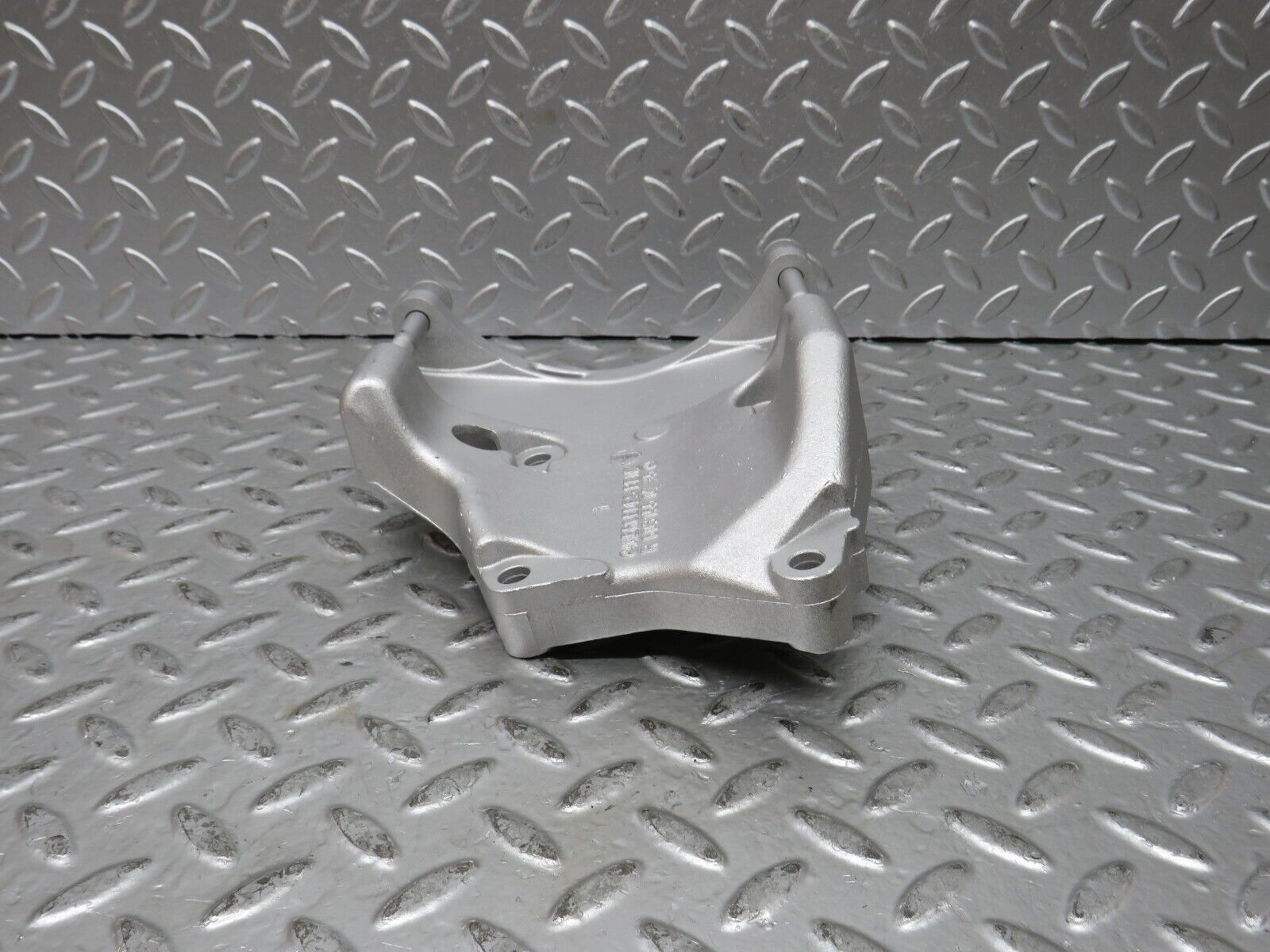 27716 Mercedes-Benz S124 300TE Wagon Alternator Generator Bracket 6031550735