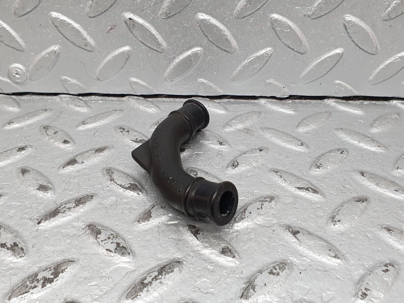 41250 Mercedes-Benz W126 300SE Engine Crankcase Breather Hose 1030940082