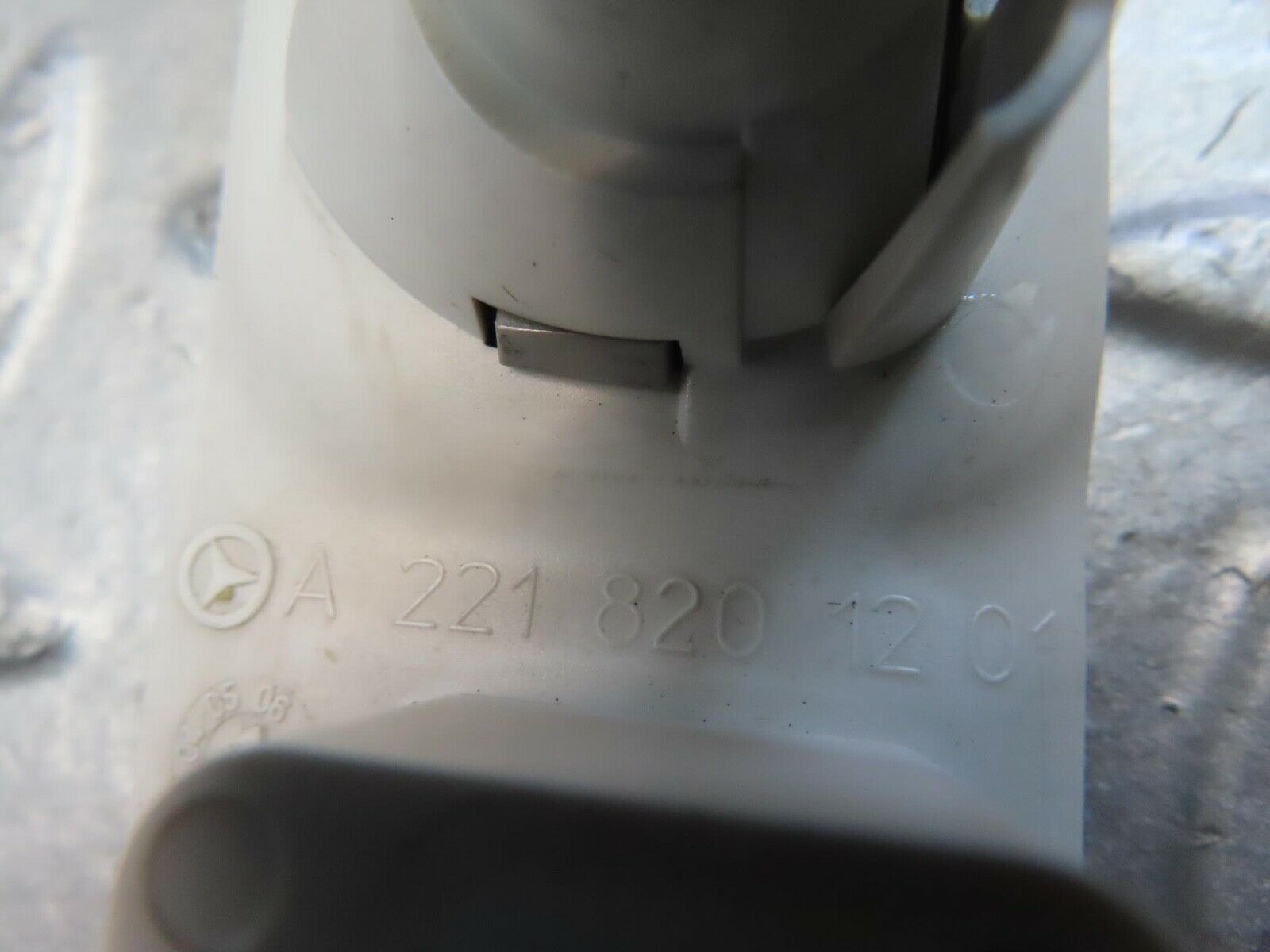 11111 Mercedes-Benz W221 S320 Interior Rear Right Roof Light 2218201201