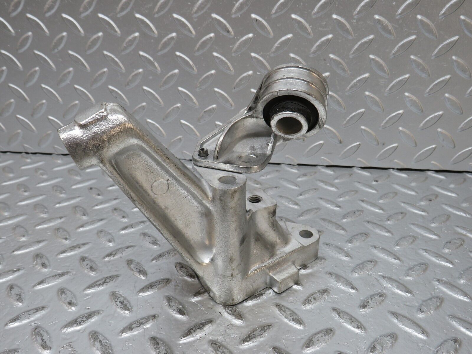 31973 Mercedes-Benz W123 230E Engine Mount Bracket Left Side 1022230504