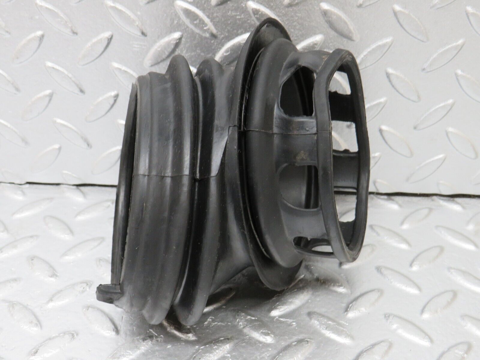 34428 Mercedes-Benz C126 380SEC Coupe Fuse Box Rubber Grommet 1265450146