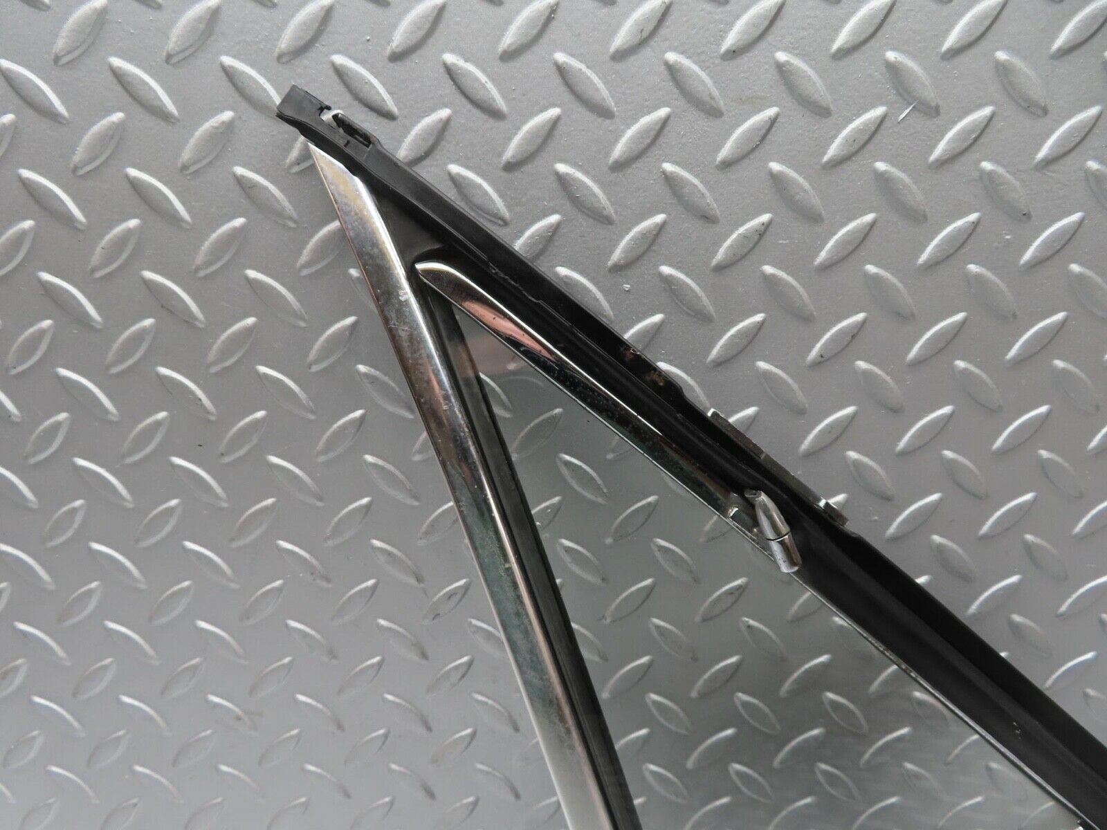 12384 Mercedes-Benz W108 Front Right Quarter Window Glass